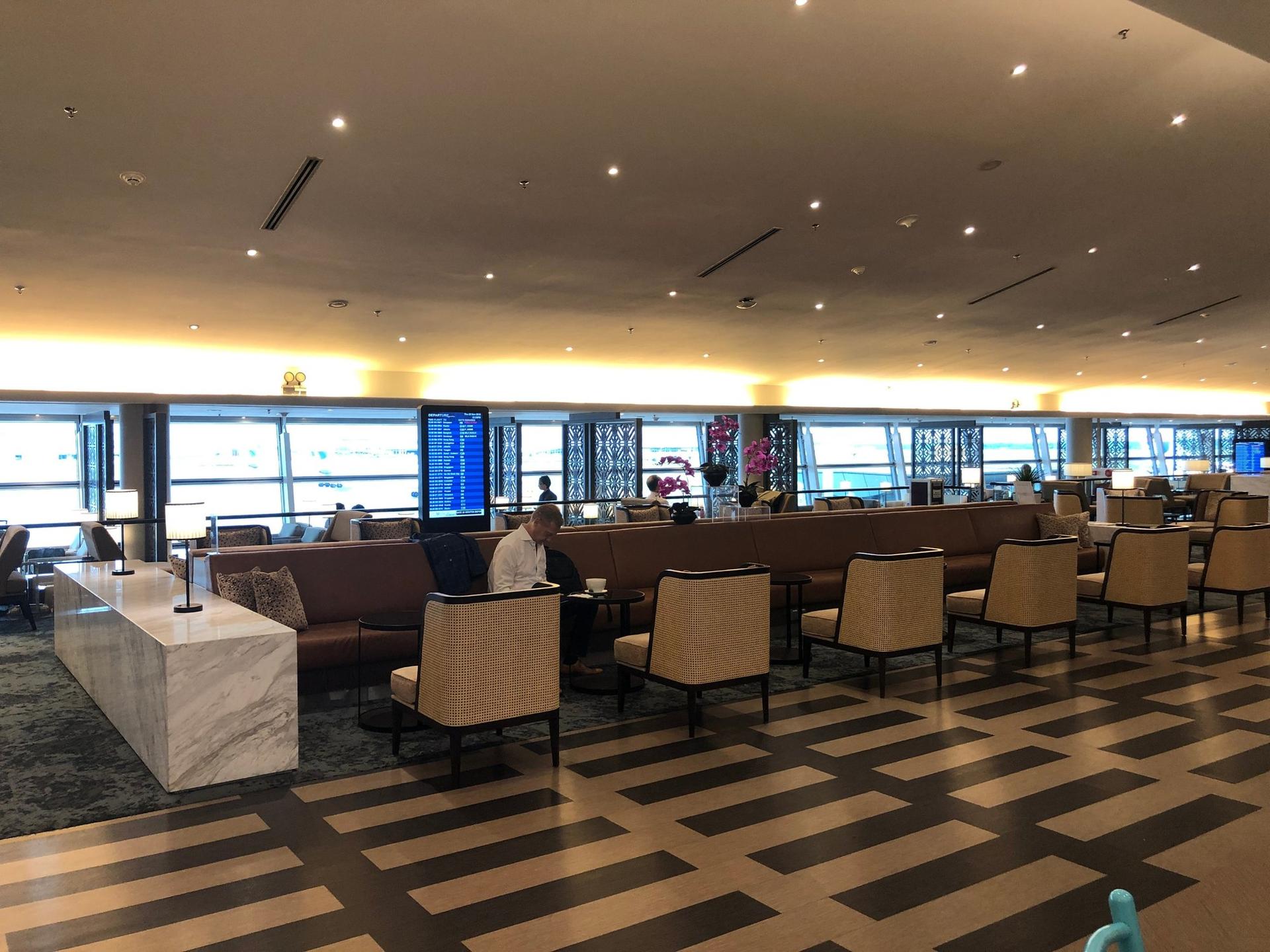Malaysia Airlines Golden Business Class Lounge image 18 of 27