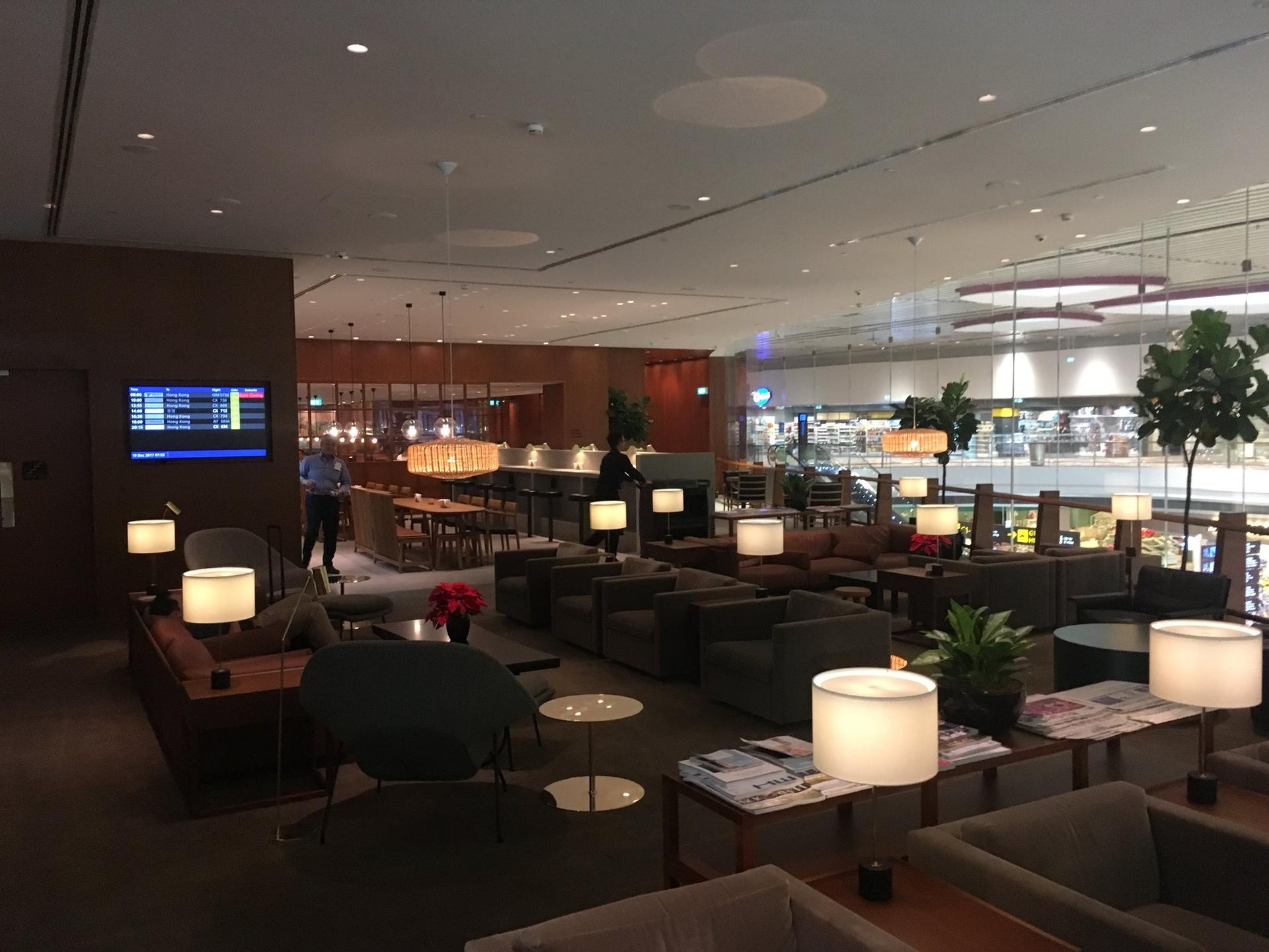 Cathay Pacific Lounge image 50 of 60