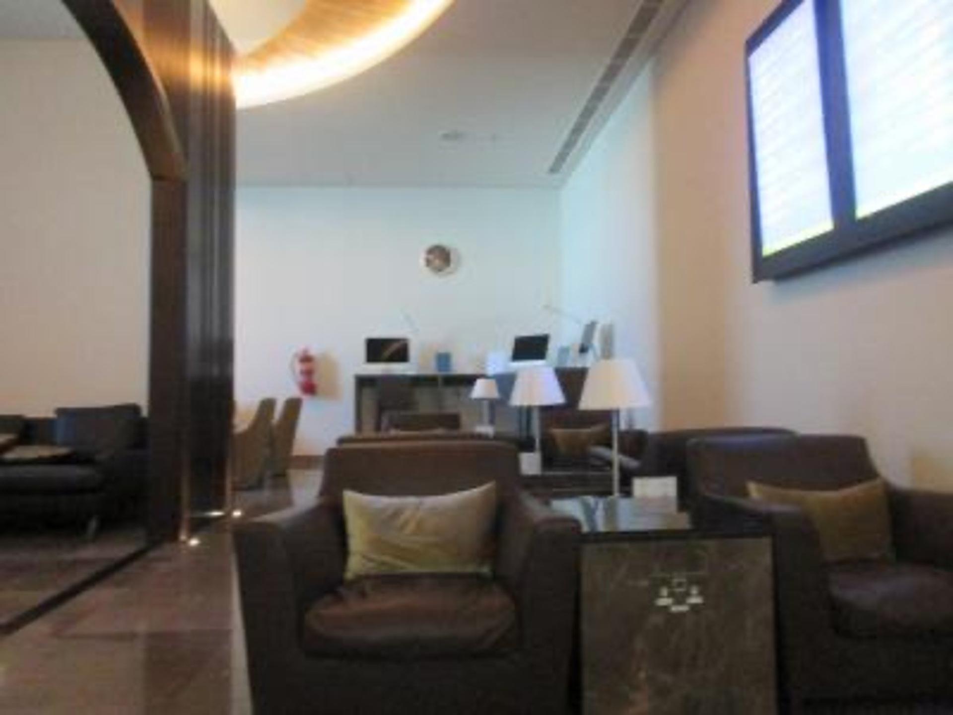 Oman Air Al Khareef Lounge image 8 of 9