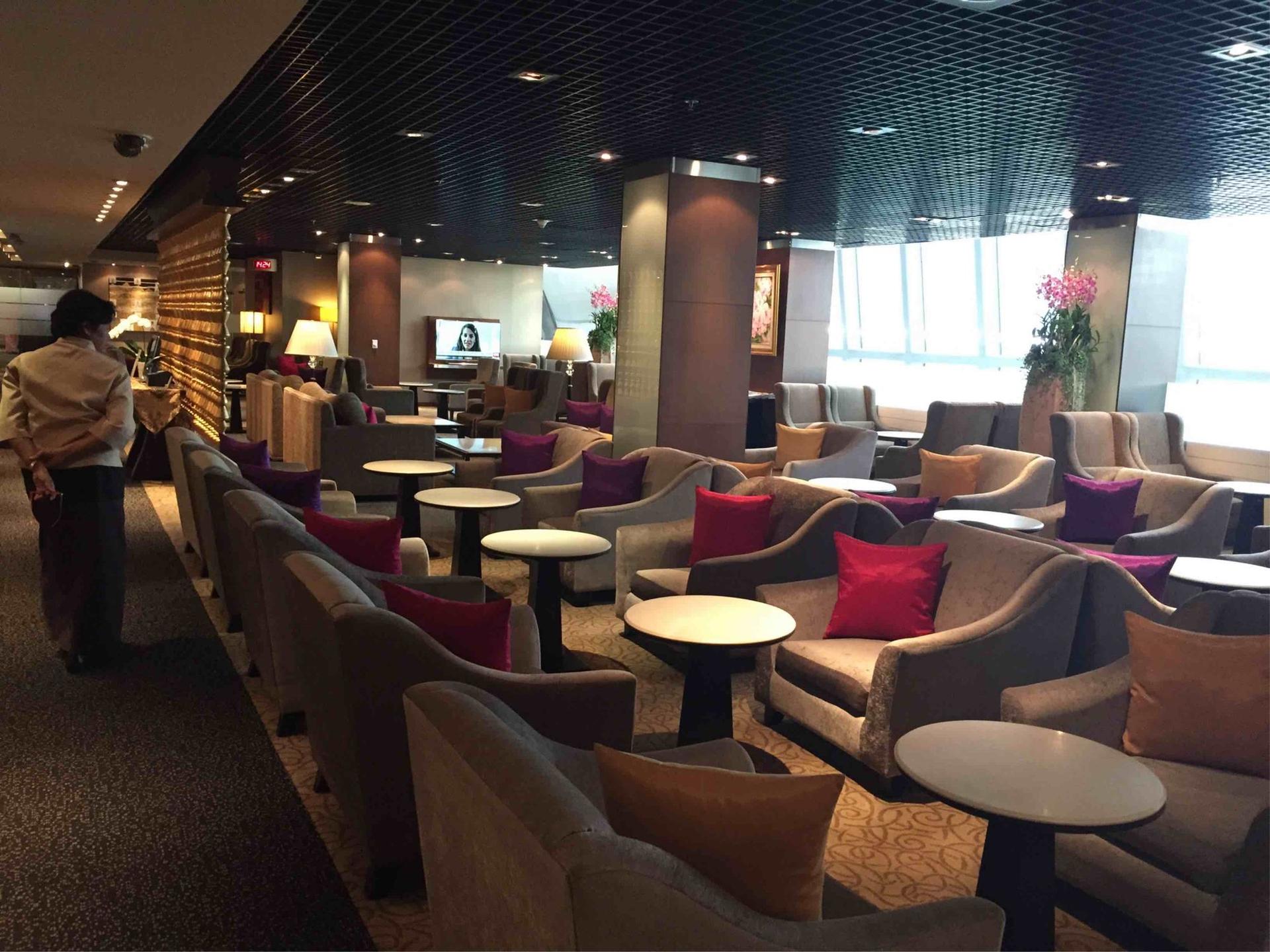 Thai Airways Royal First Class Lounge image 23 of 44