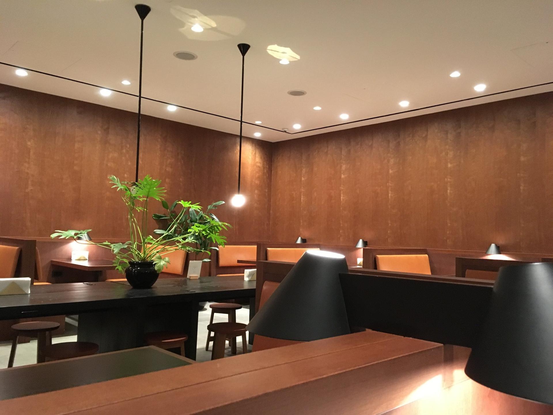 Cathay Pacific Business Class Lounge image 14 of 48