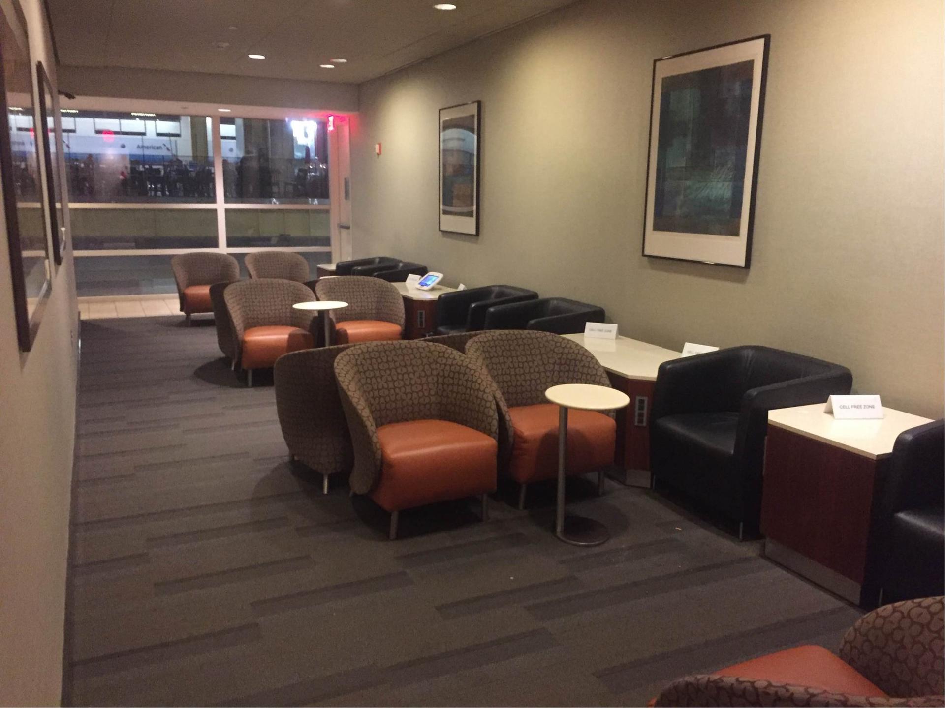 American Airlines Admirals Club image 19 of 22