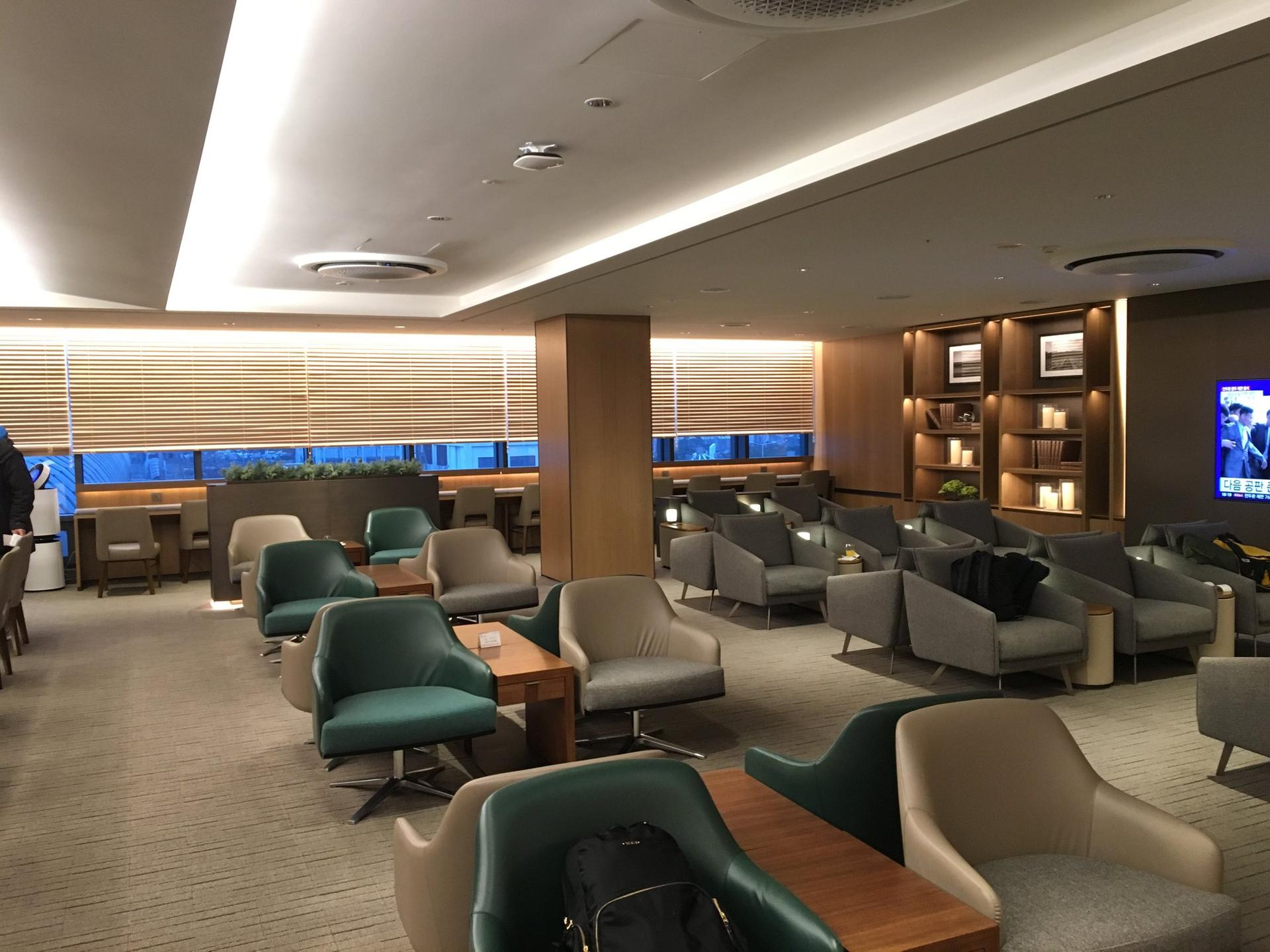 Asiana Airlines Lounge image 4 of 24