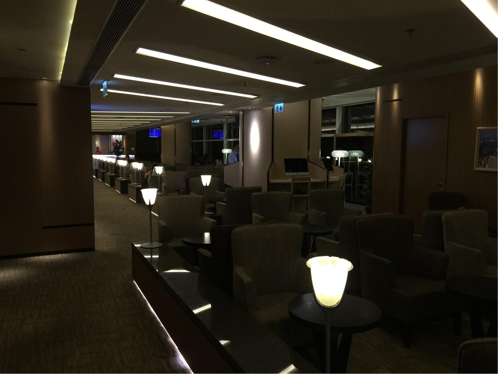 Hong Kong Airlines VIP Lounge (Club Bauhinia) image 6 of 40