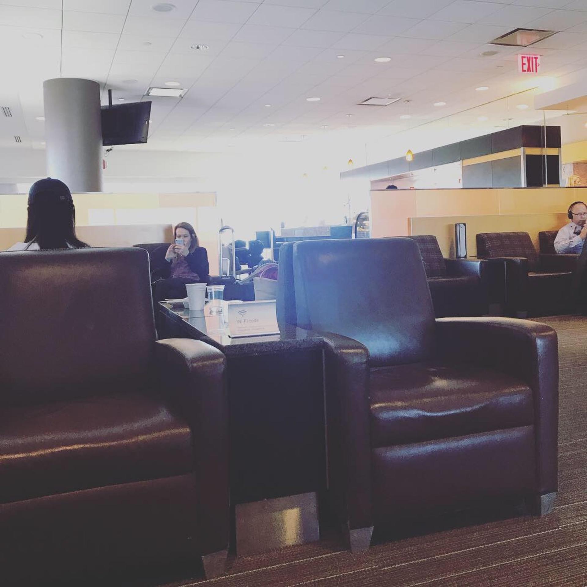 American Airlines Admirals Club image 18 of 25