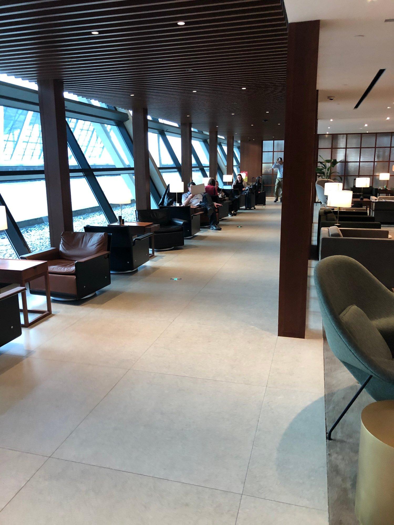 No. 68 Cathay Pacific Business Class Lounge image 4 of 7