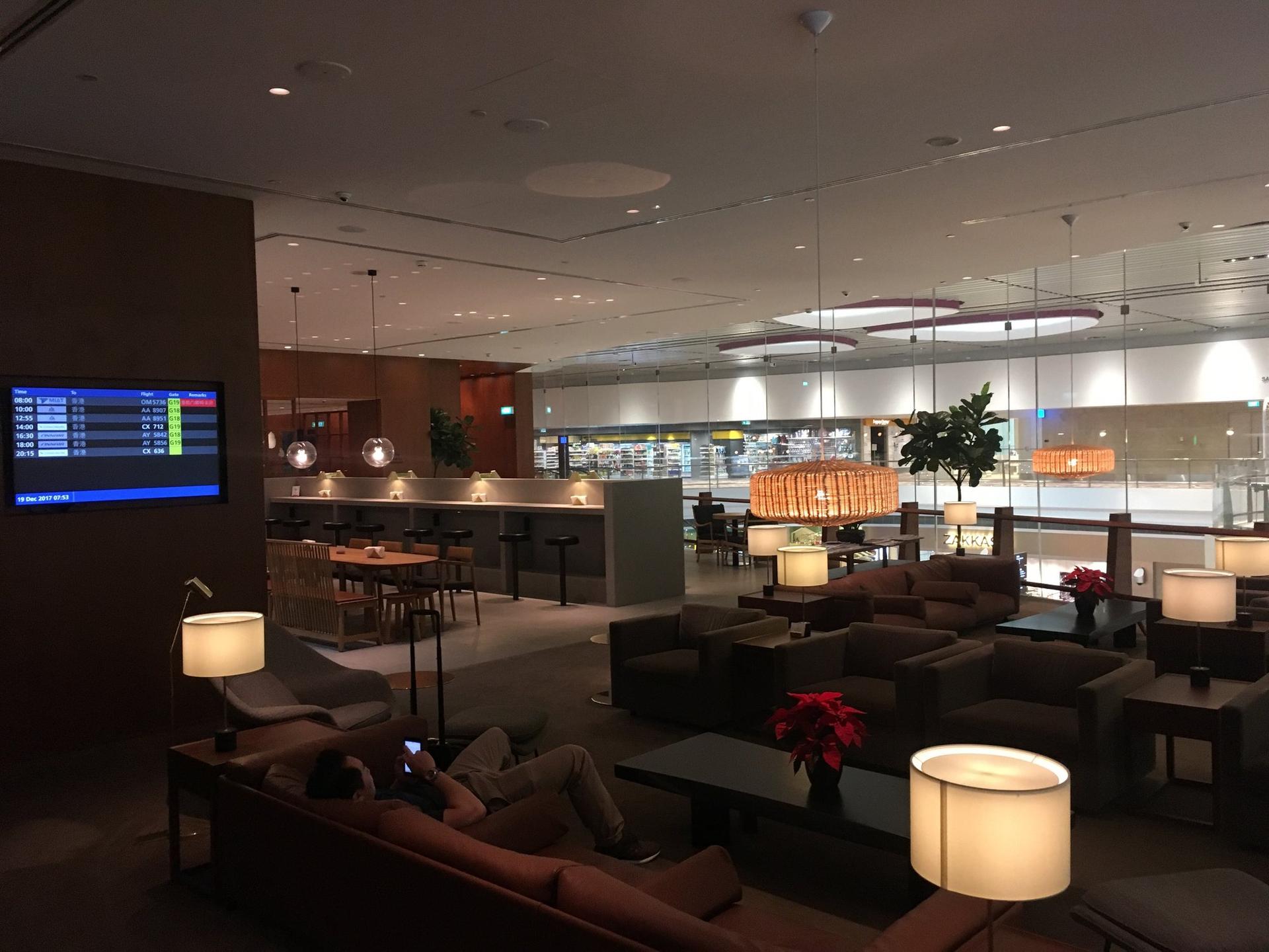 Cathay Pacific Lounge image 16 of 60