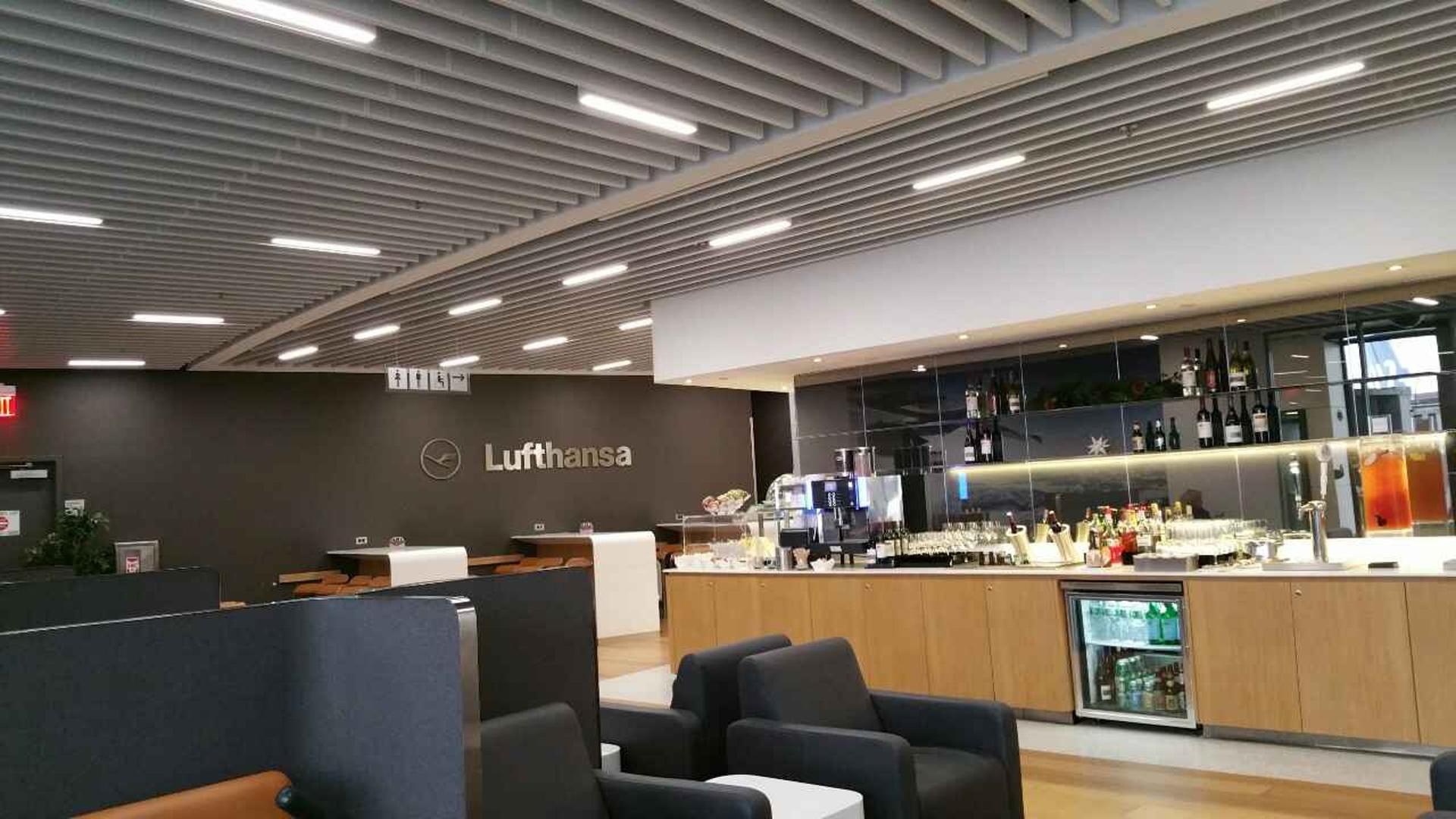 Lufthansa Business Lounge  image 4 of 14
