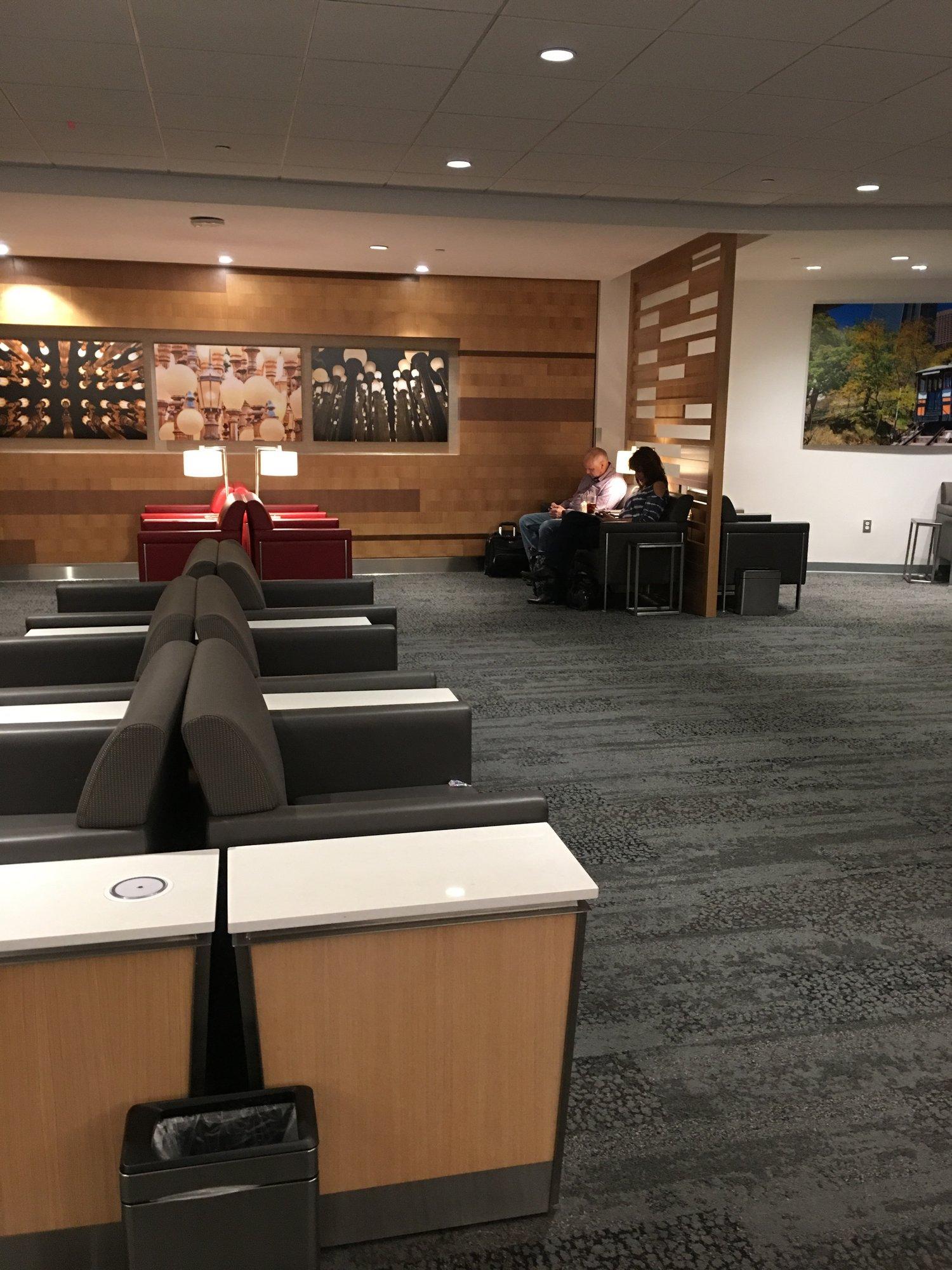 American Airlines Admirals Club image 27 of 38