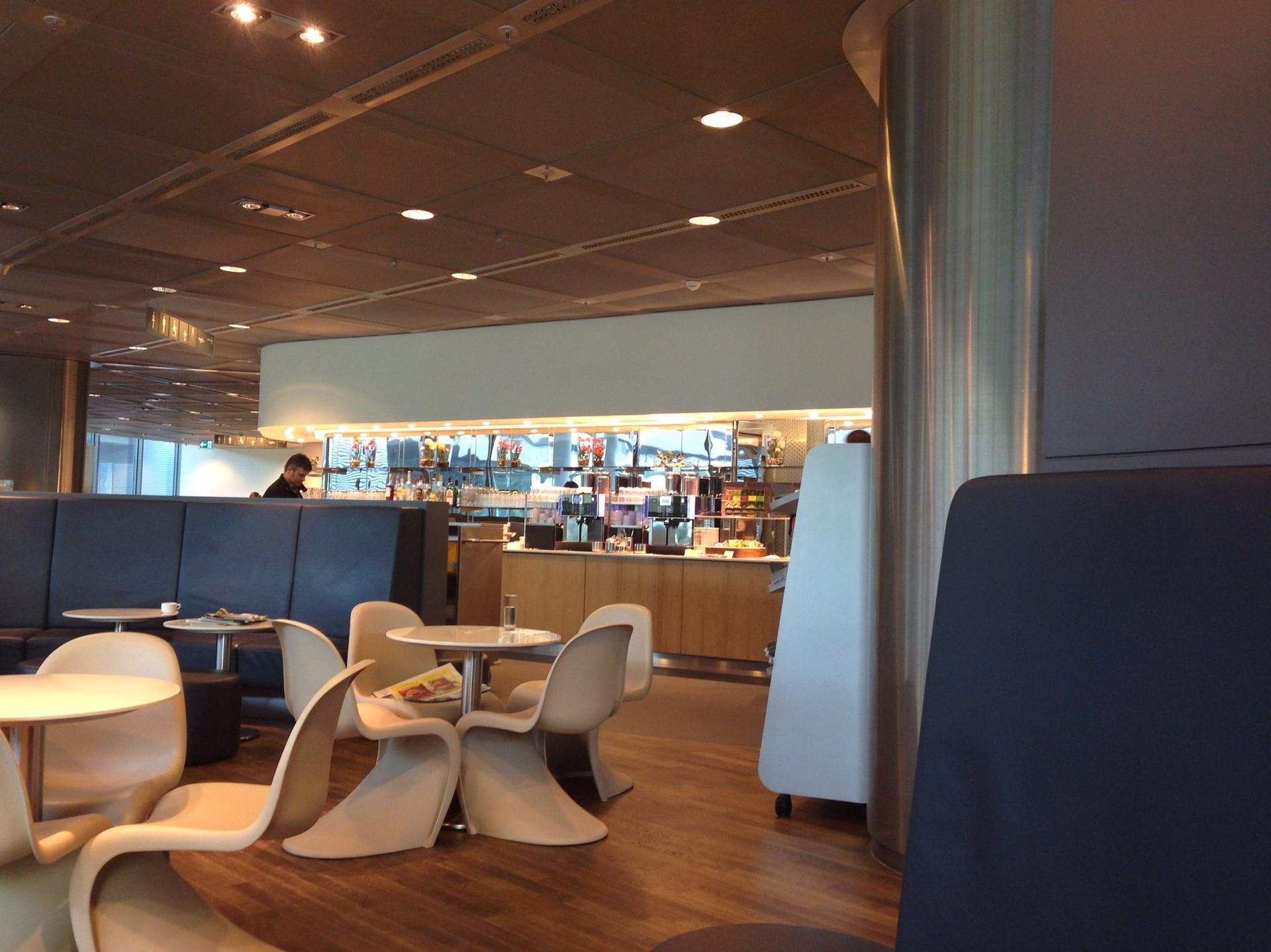 Lufthansa Business Lounge (Non-Schengen, Gates B24-B28) image 13 of 34