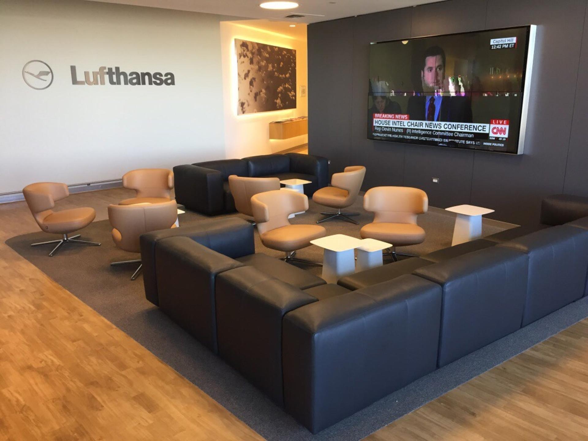 Lufthansa Lounge image 9 of 16