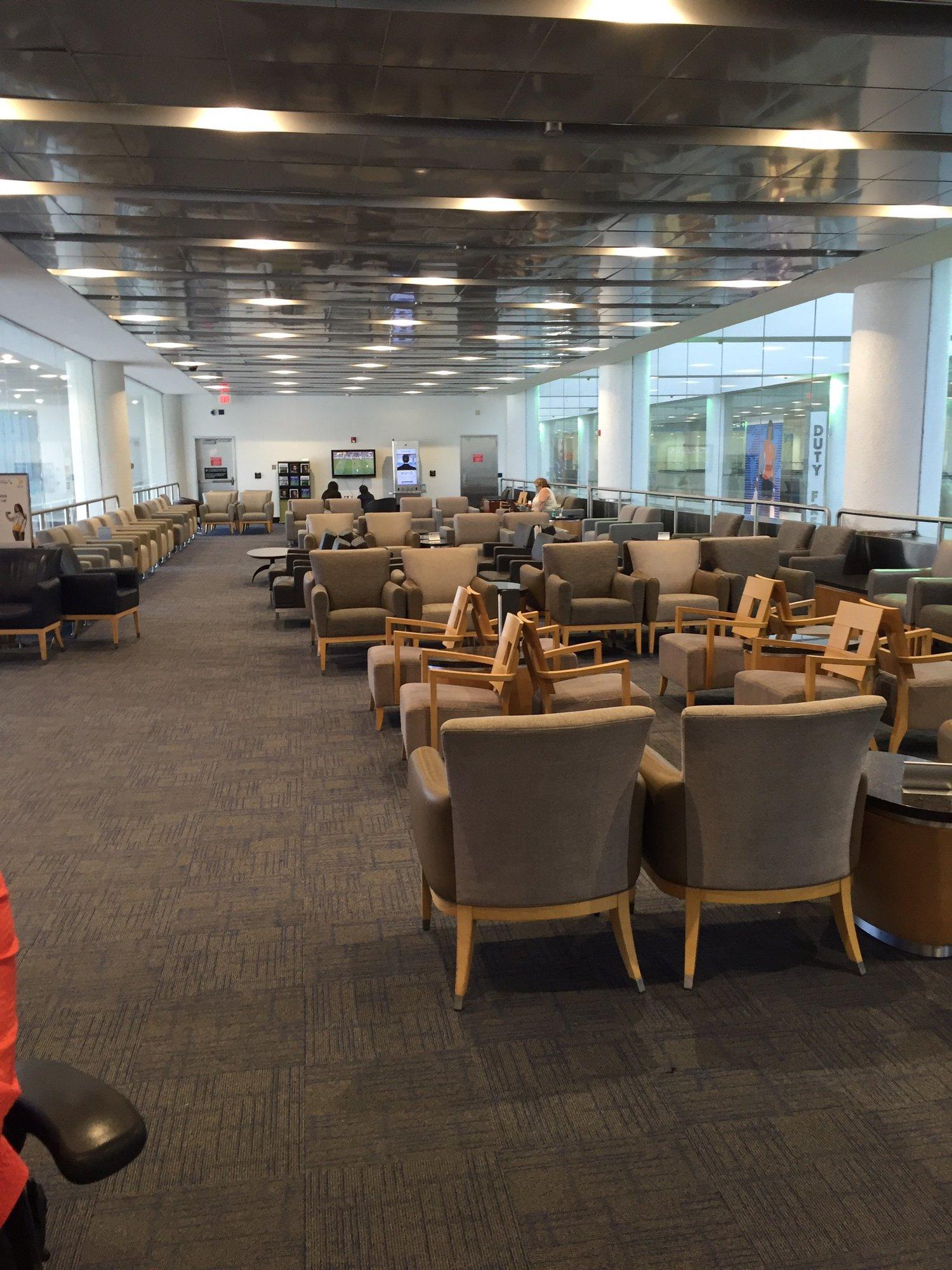 American Airlines Admirals Club (Gate D15) image 17 of 25