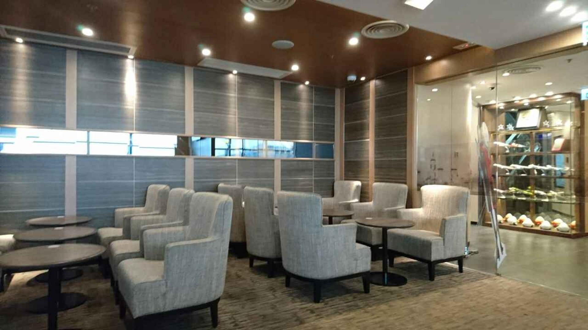 Hong Kong Airlines VIP Lounge (Club Bauhinia) image 14 of 40