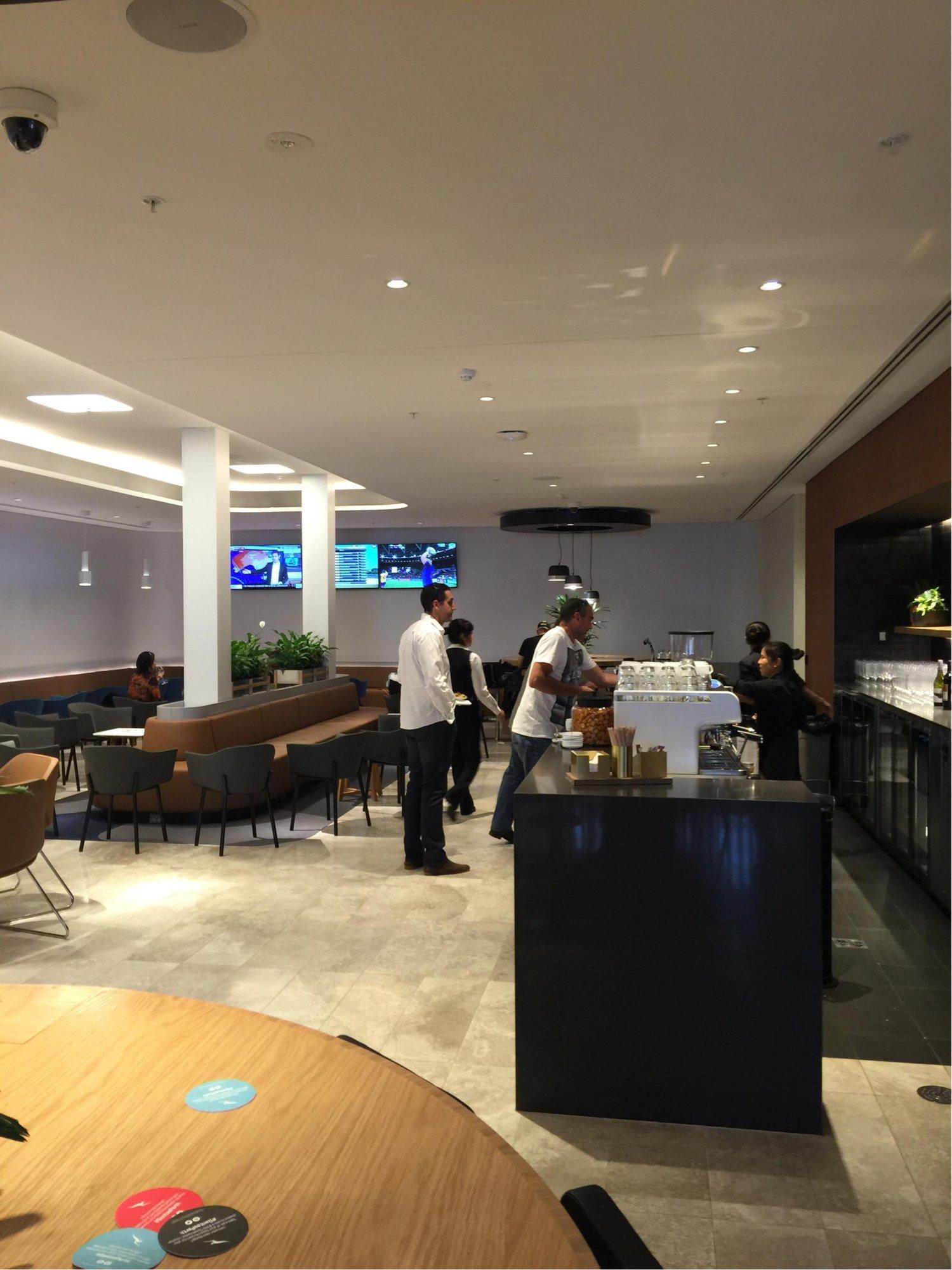 Qantas Airways Domestic and International Business Lounge image 1 of 5