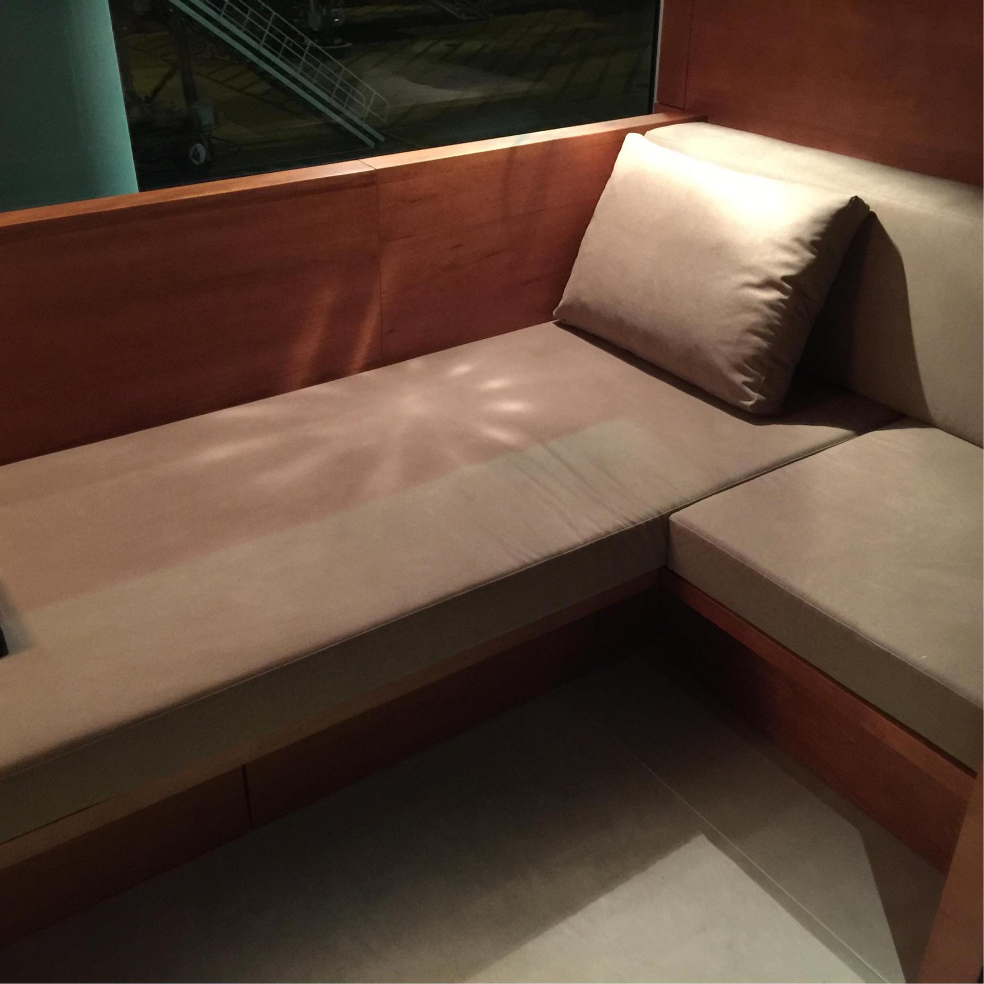 Cathay Pacific The Pier First Class Lounge image 21 of 100