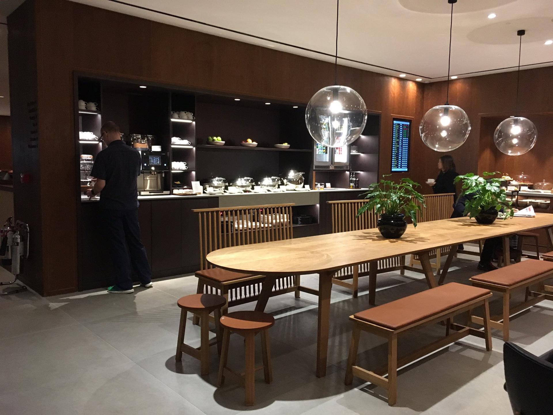 Cathay Pacific Business Class Lounge image 7 of 48