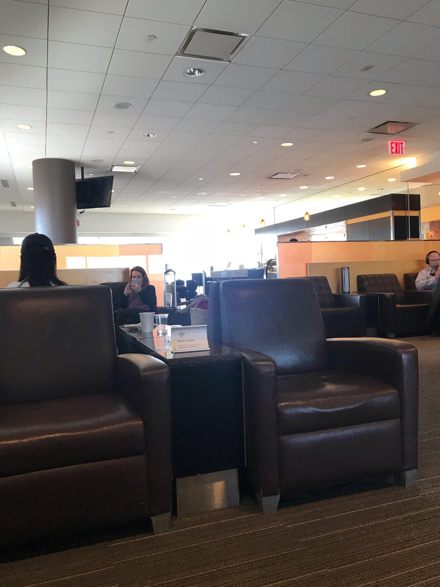 American Airlines Admirals Club image 17 of 25