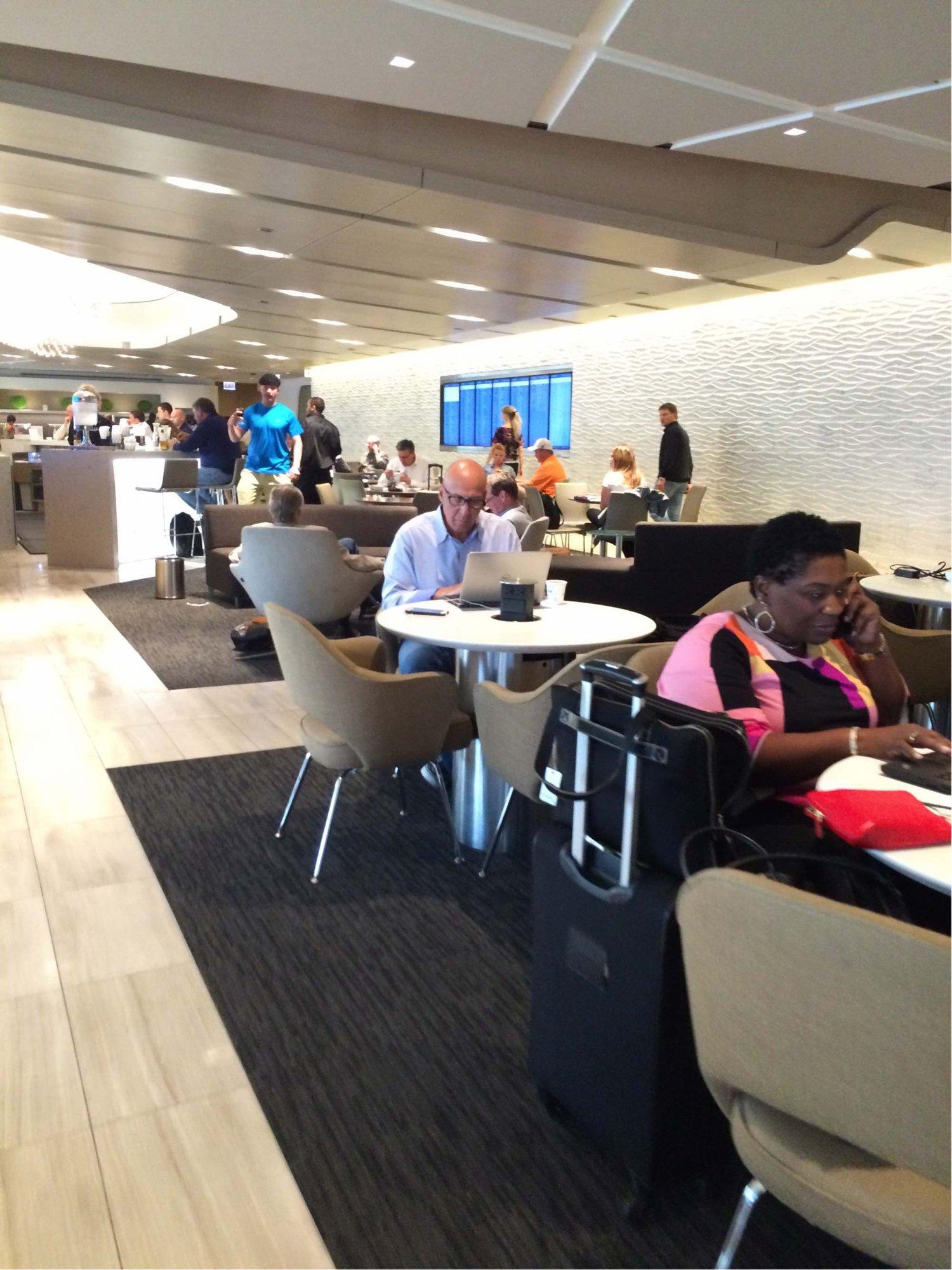 United Airlines United Club (Gate F8) image 32 of 45