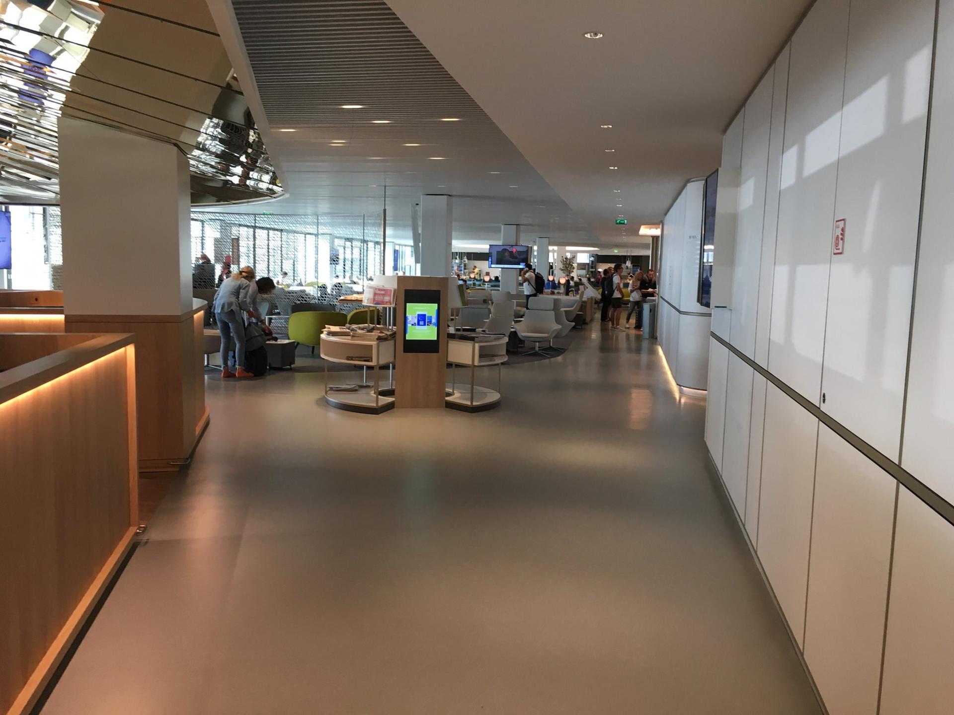 Air France Lounge (Concourse L) image 13 of 57