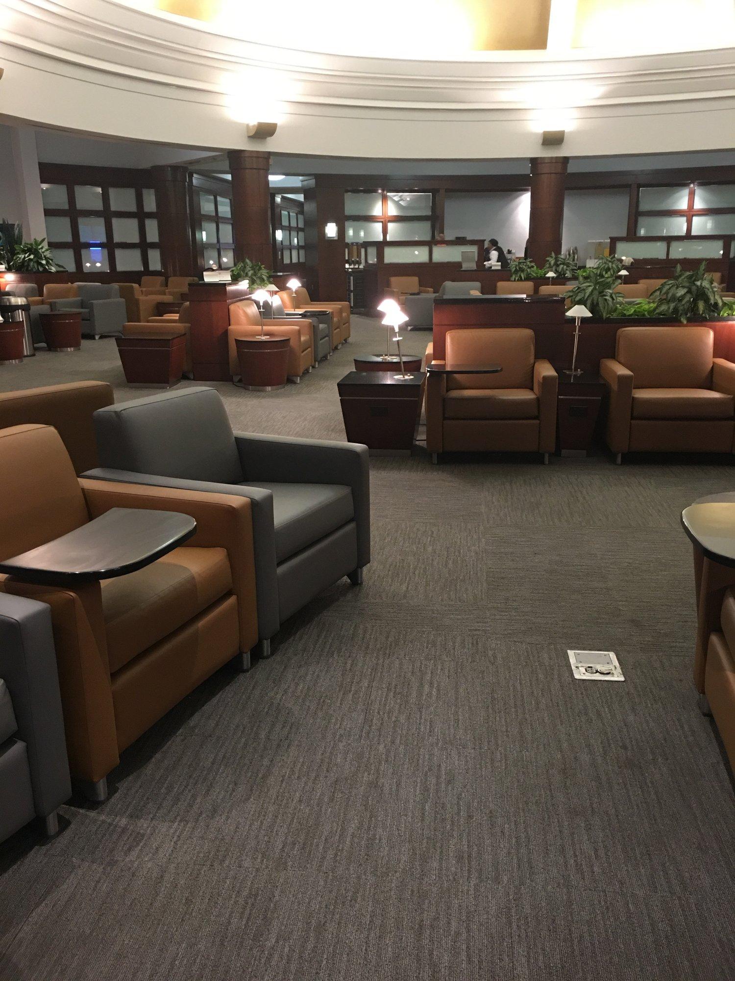 American Airlines Admirals Club image 25 of 37