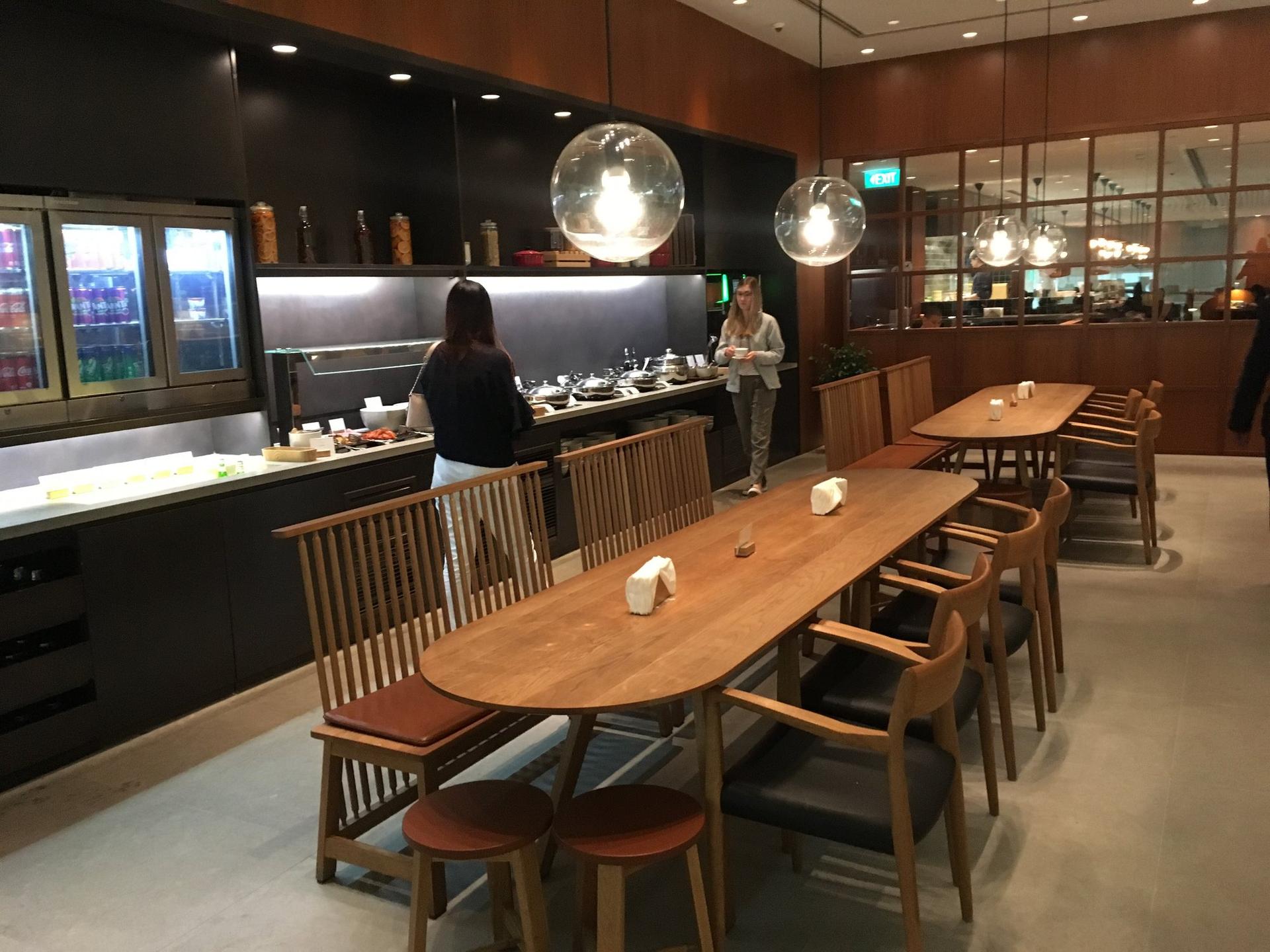 Cathay Pacific Lounge image 34 of 60