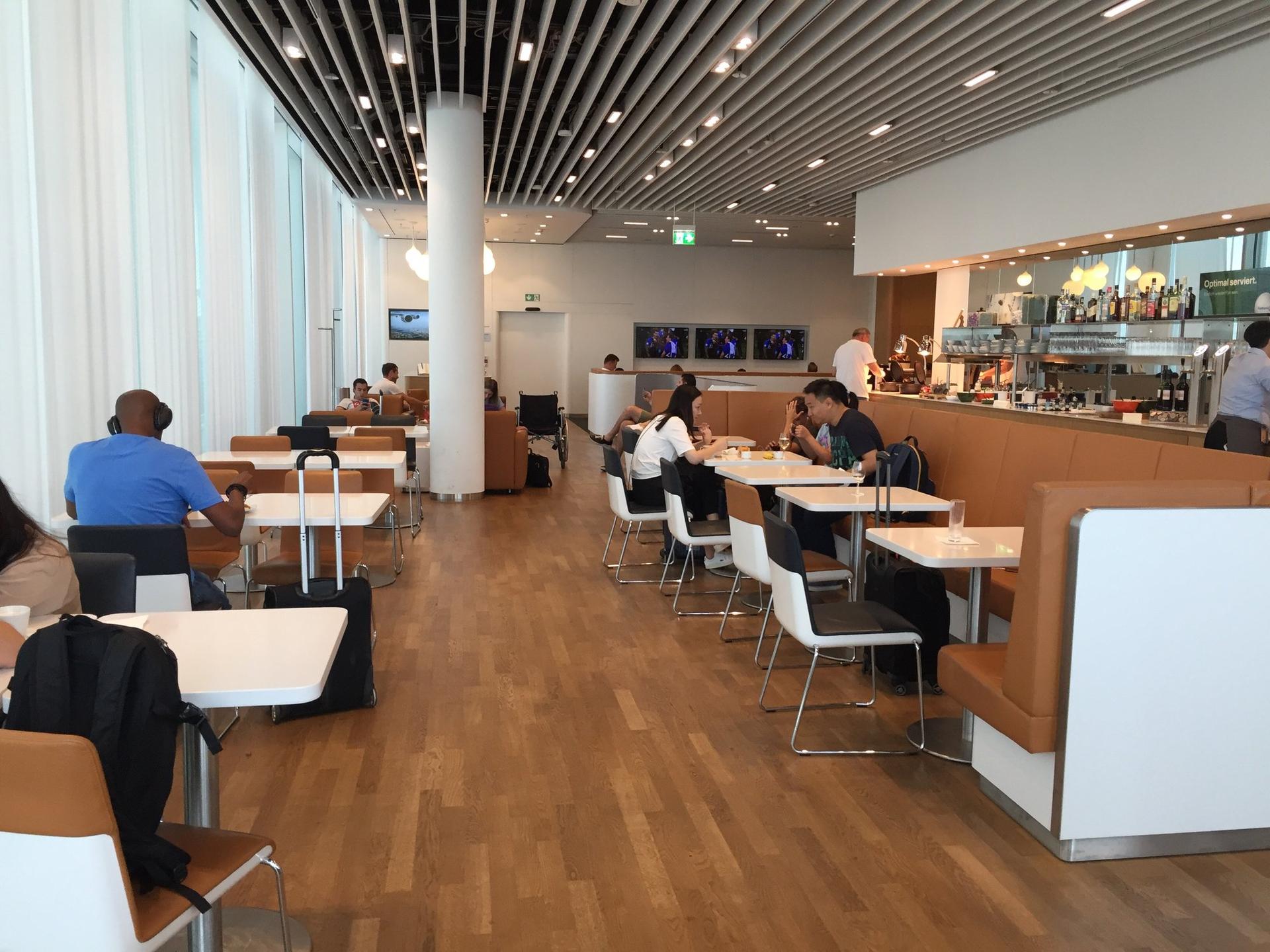Lufthansa Business Lounge (Schengen) image 6 of 13