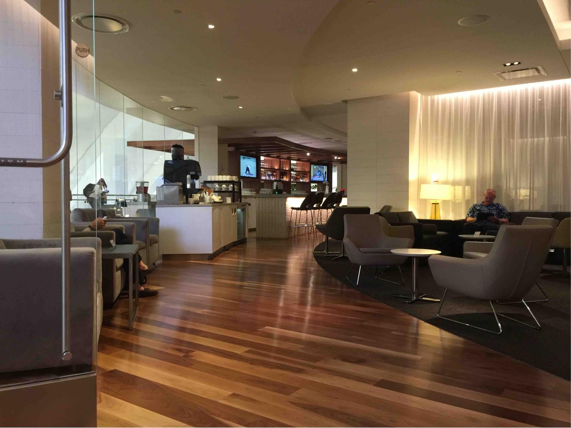 Star Alliance Business Class Lounge image 26 of 72
