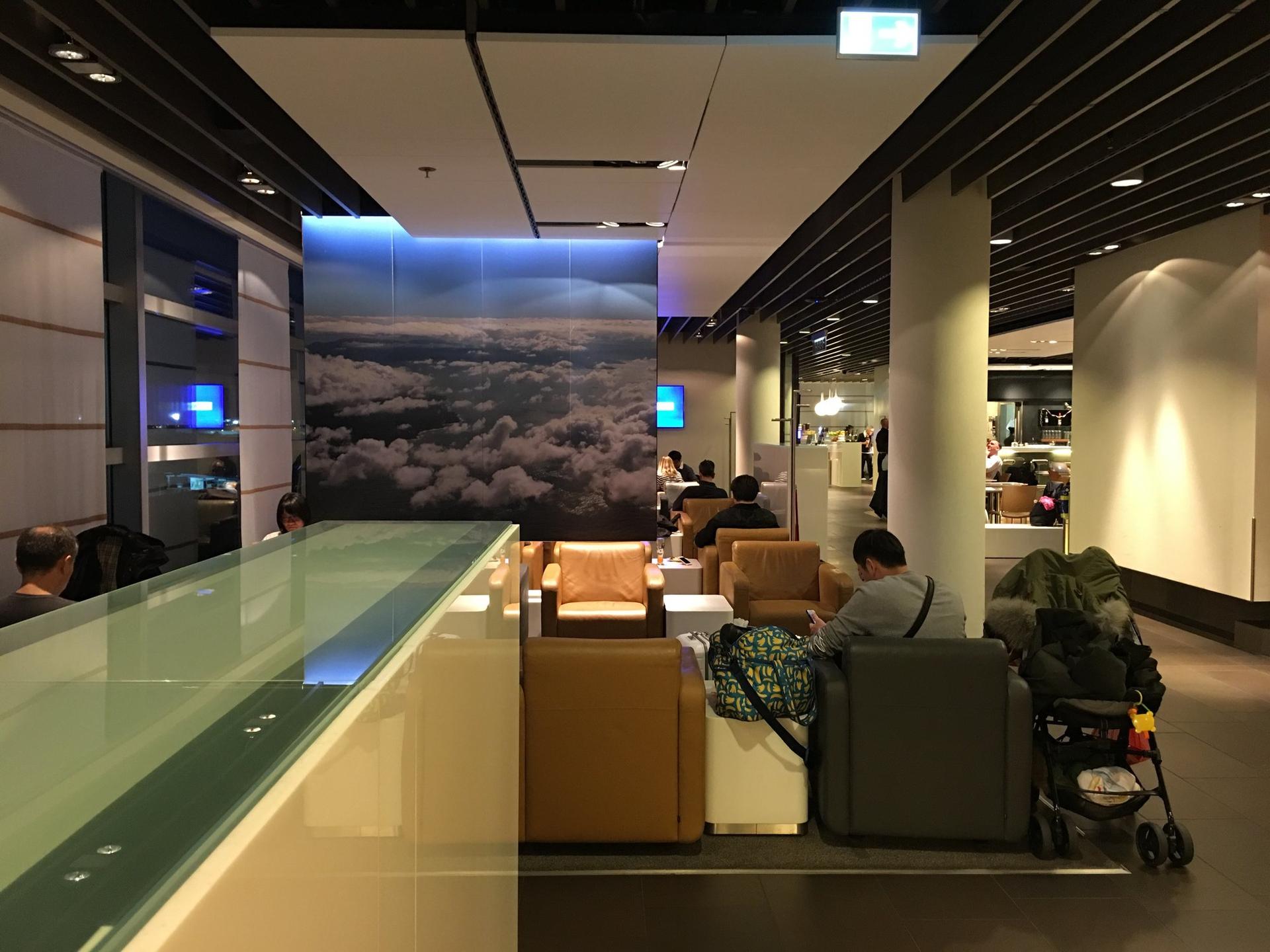 Lufthansa Business Lounge (Schengen, Gate A26) image 9 of 28