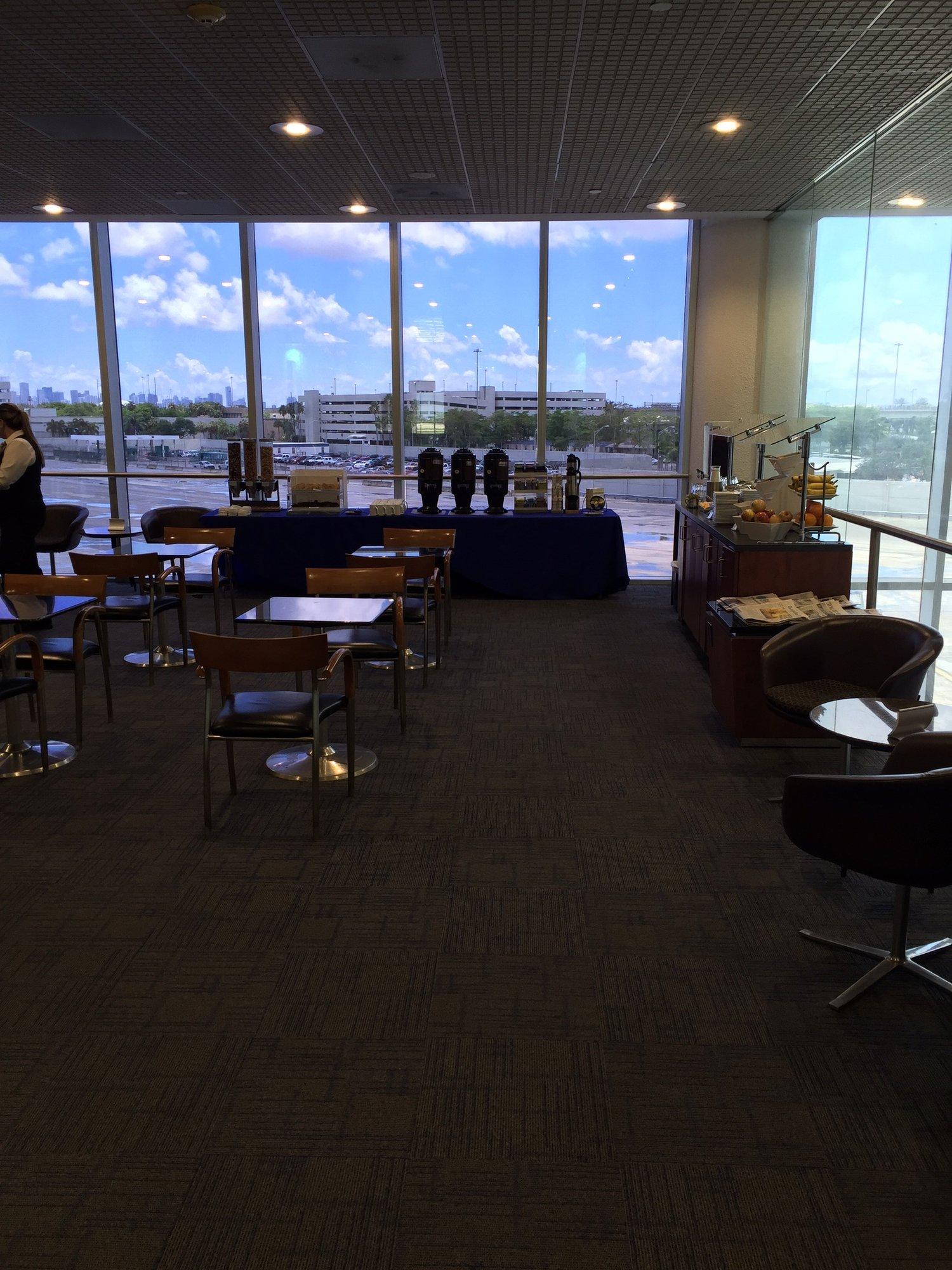 American Airlines Admirals Club (Gate D15) image 6 of 25