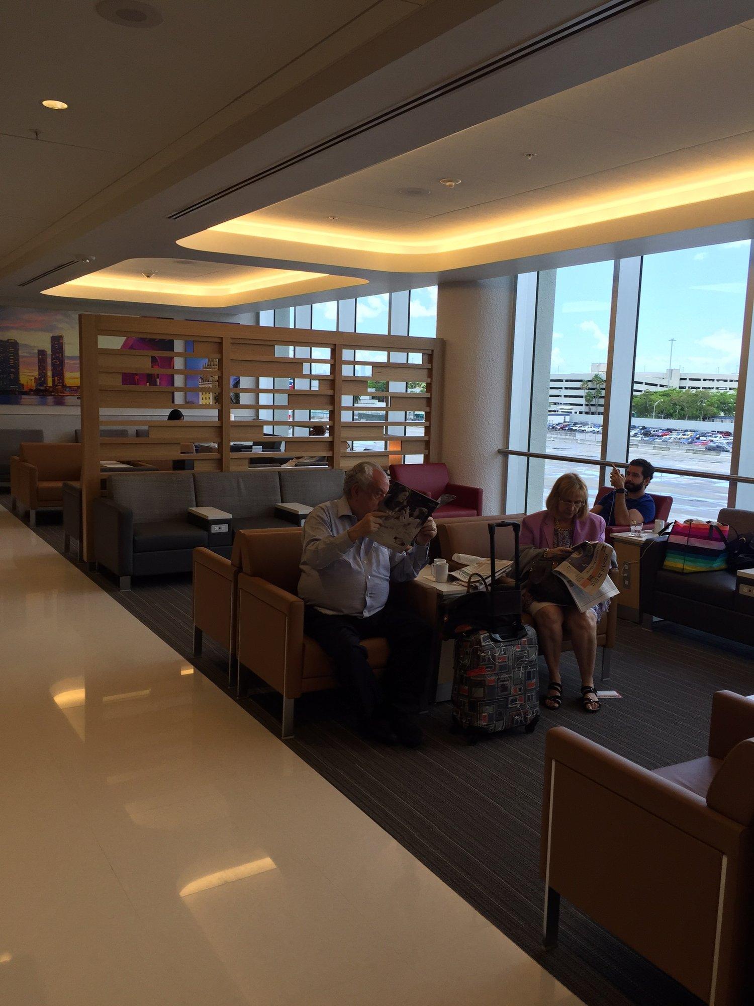 American Airlines Admirals Club (Gate D15) image 16 of 25