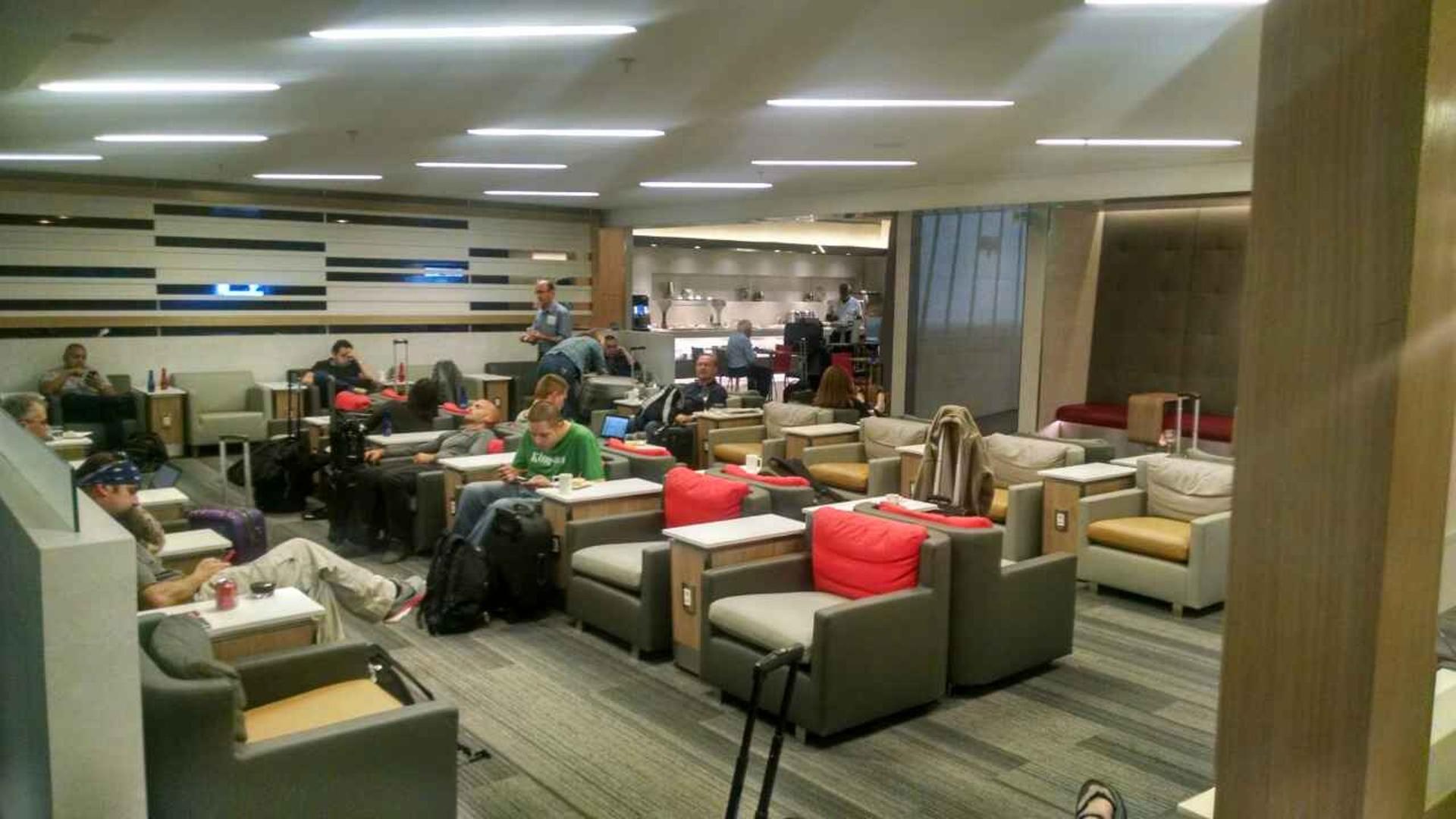 American Airlines Admirals Club image 17 of 30
