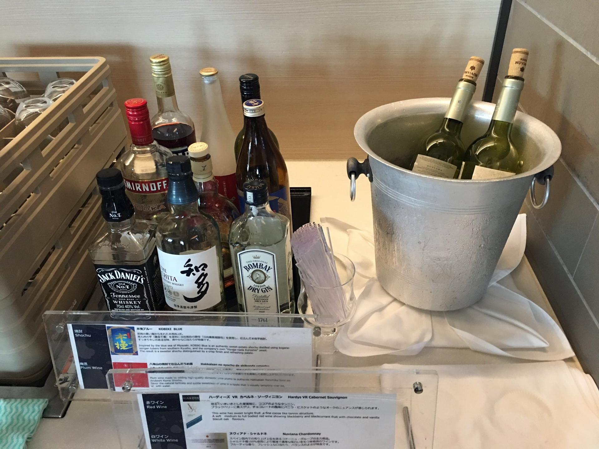 All Nippon Airways ANA Lounge (Gate 110) image 18 of 41
