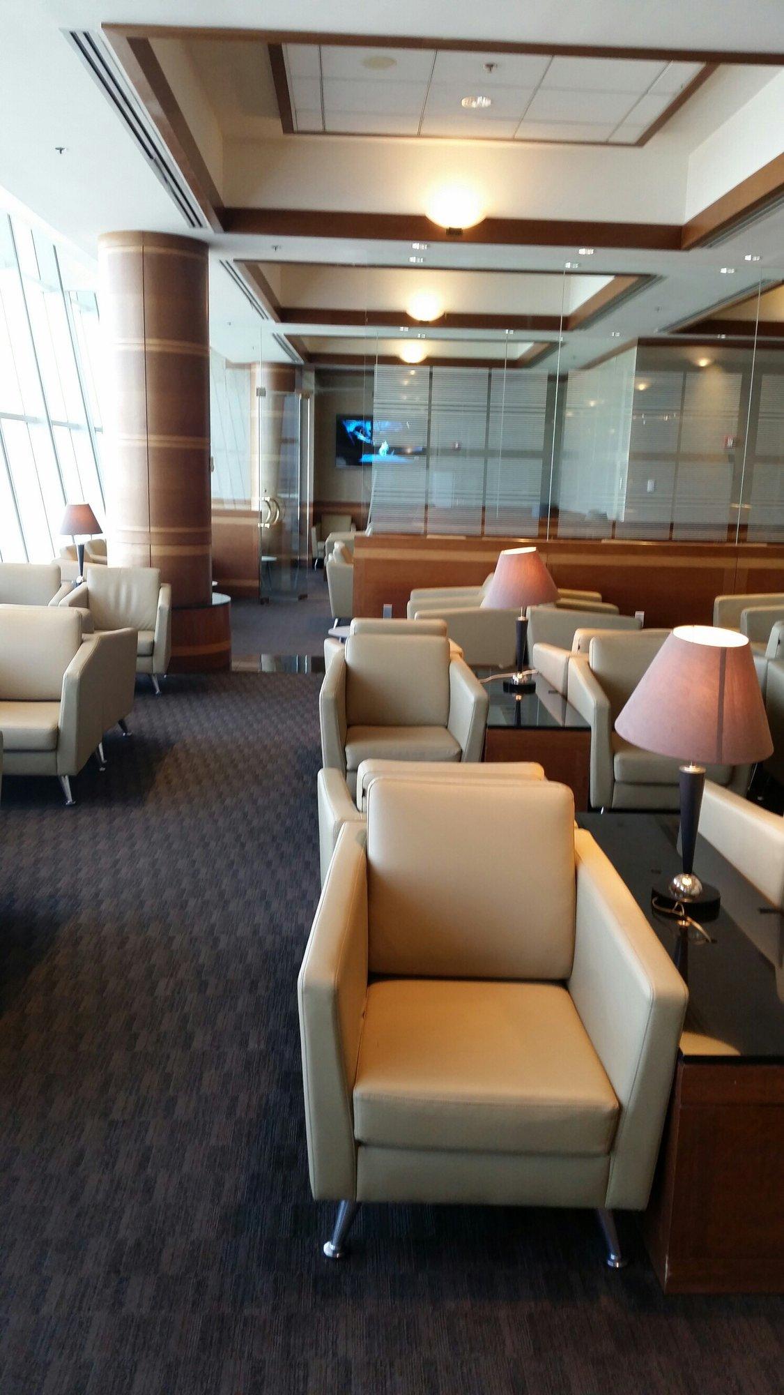 Korean Air KAL Business Class Lounge image 4 of 18