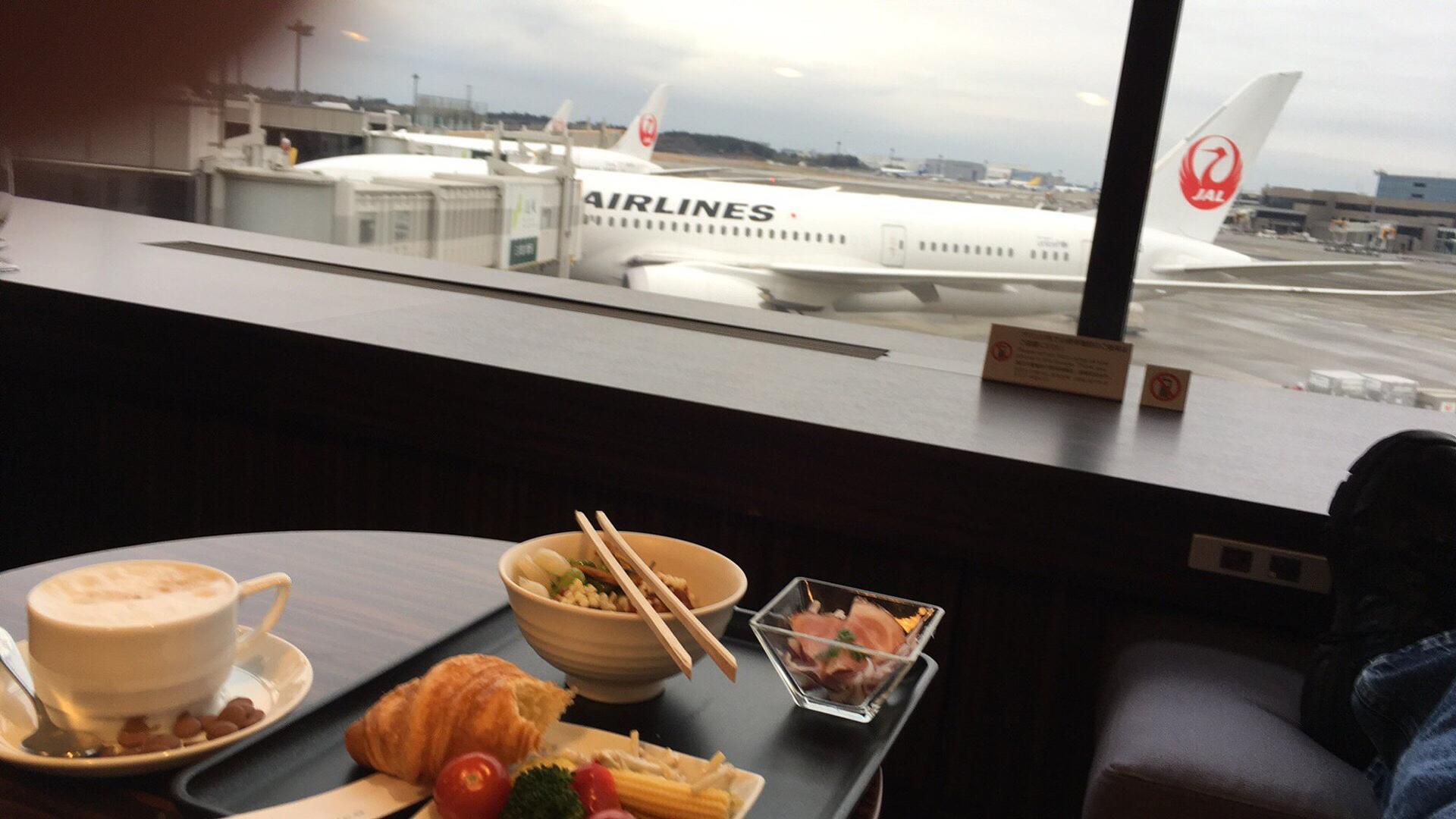 Japan Airlines JAL First Class Lounge image 11 of 50