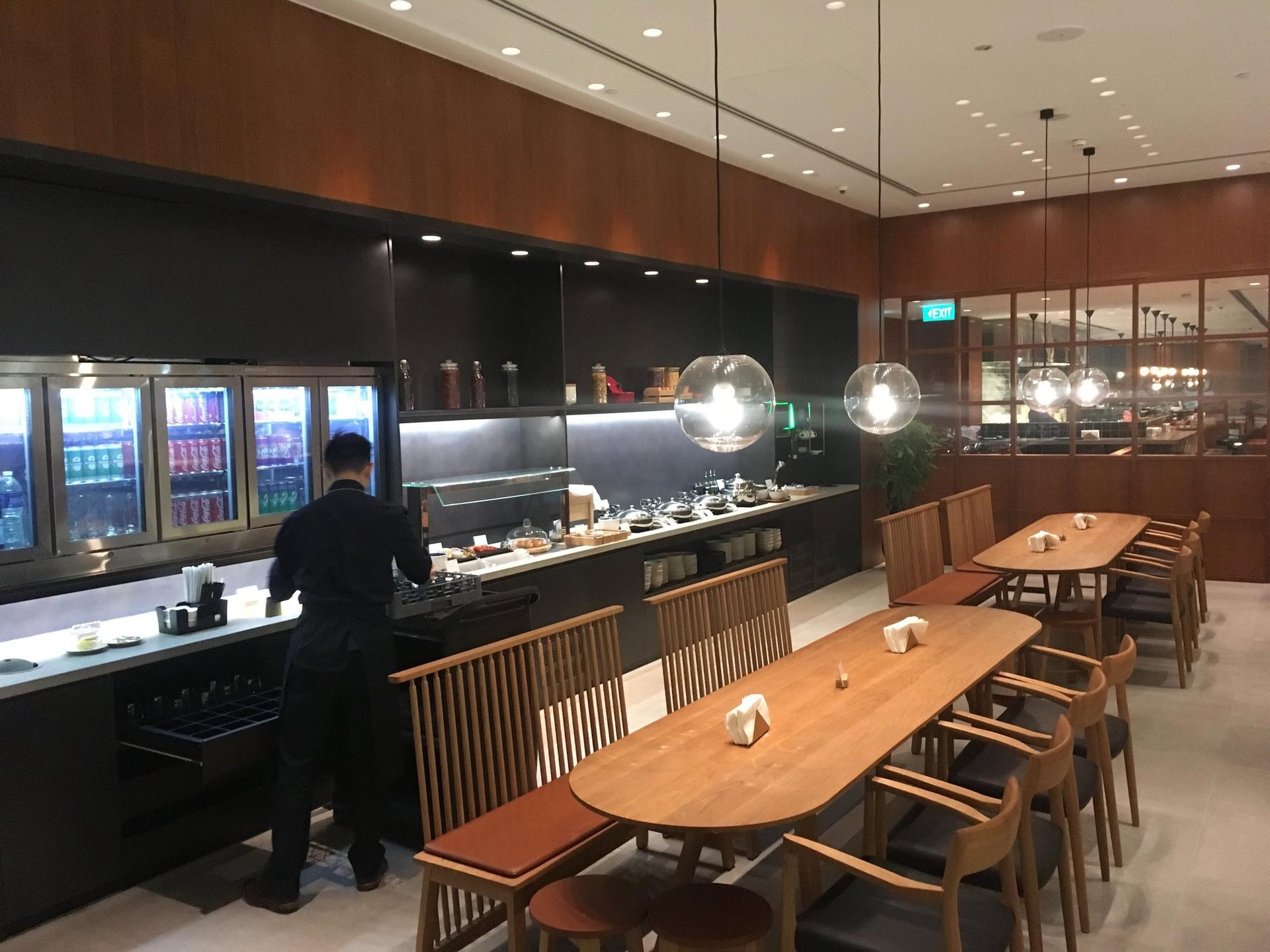 Cathay Pacific Lounge image 57 of 60