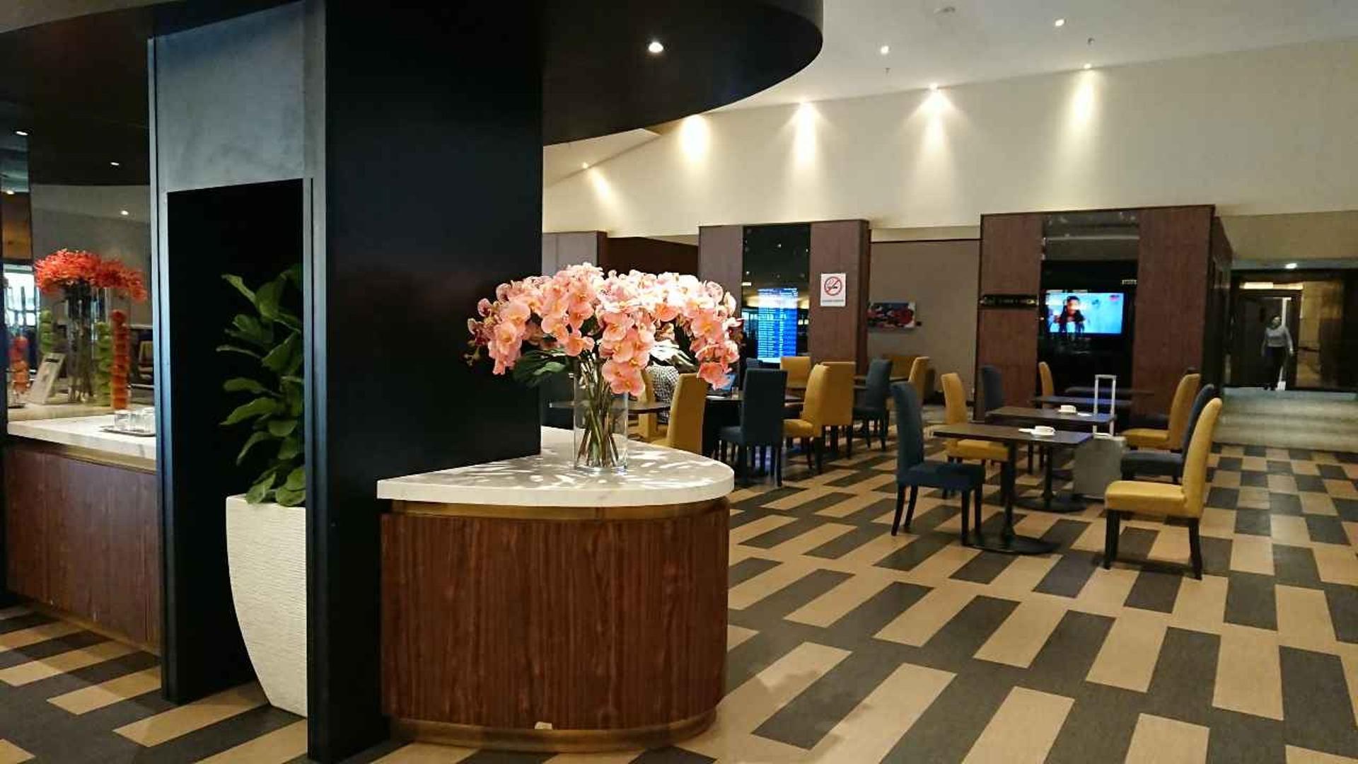 Malaysia Airlines Golden Business Class Lounge image 4 of 27