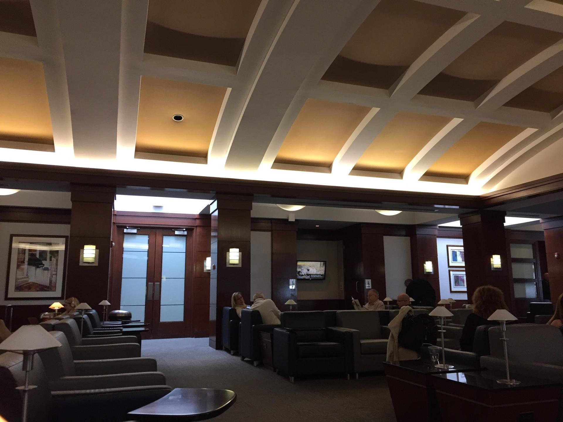 American Airlines Admirals Club image 31 of 37