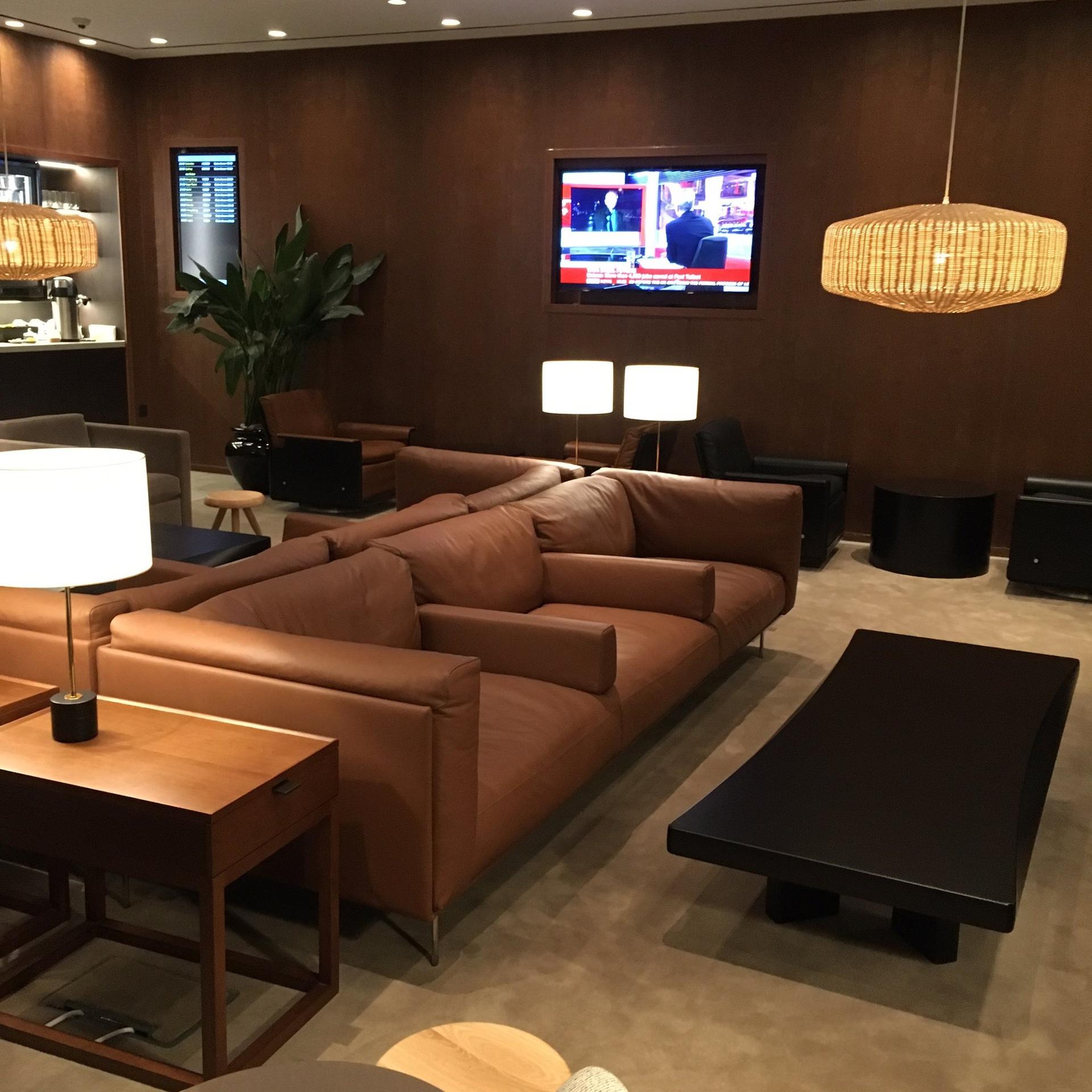 Cathay Pacific Business Class Lounge image 26 of 48