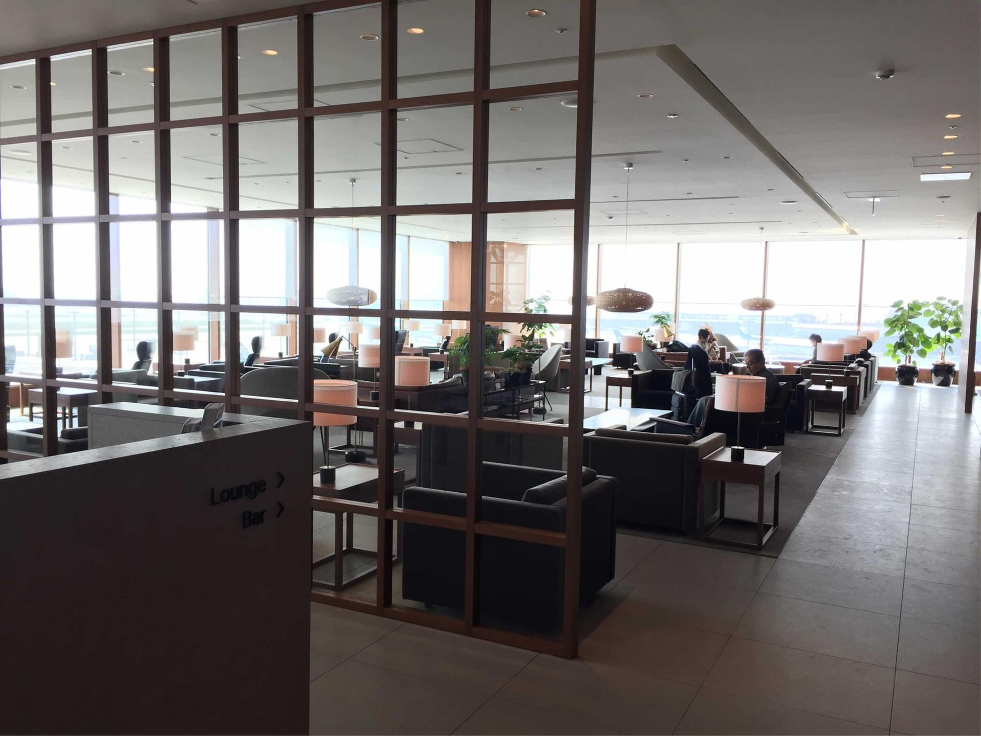 Cathay Pacific Lounge image 40 of 49