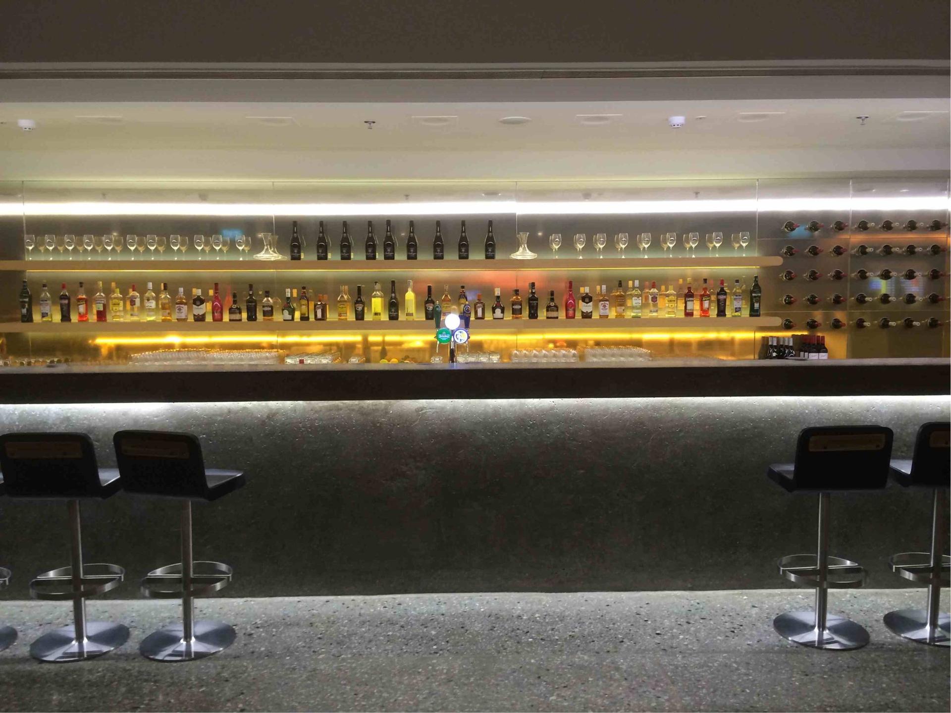 The Qantas Singapore Lounge image 20 of 49