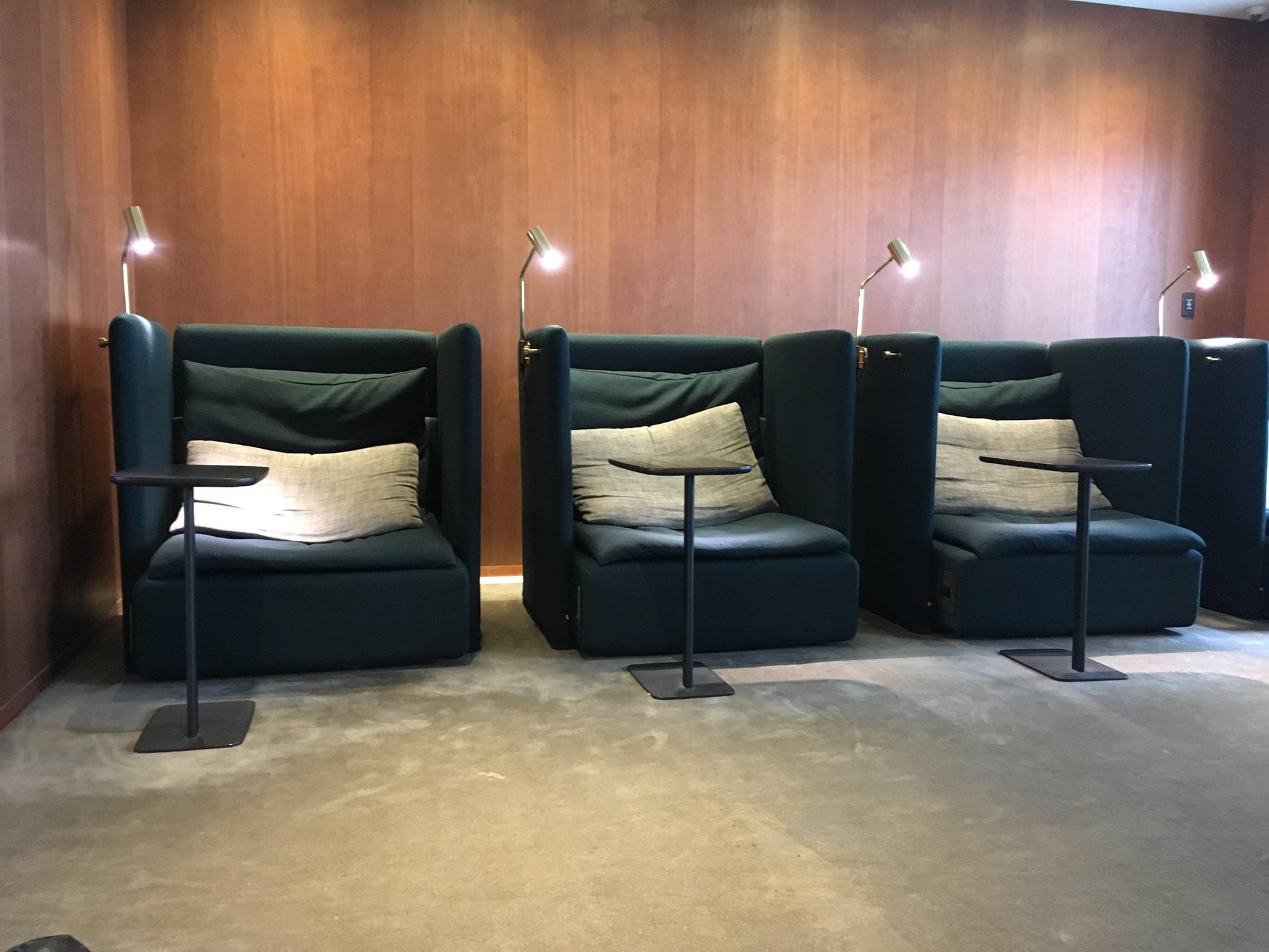 Cathay Pacific Lounge image 23 of 37
