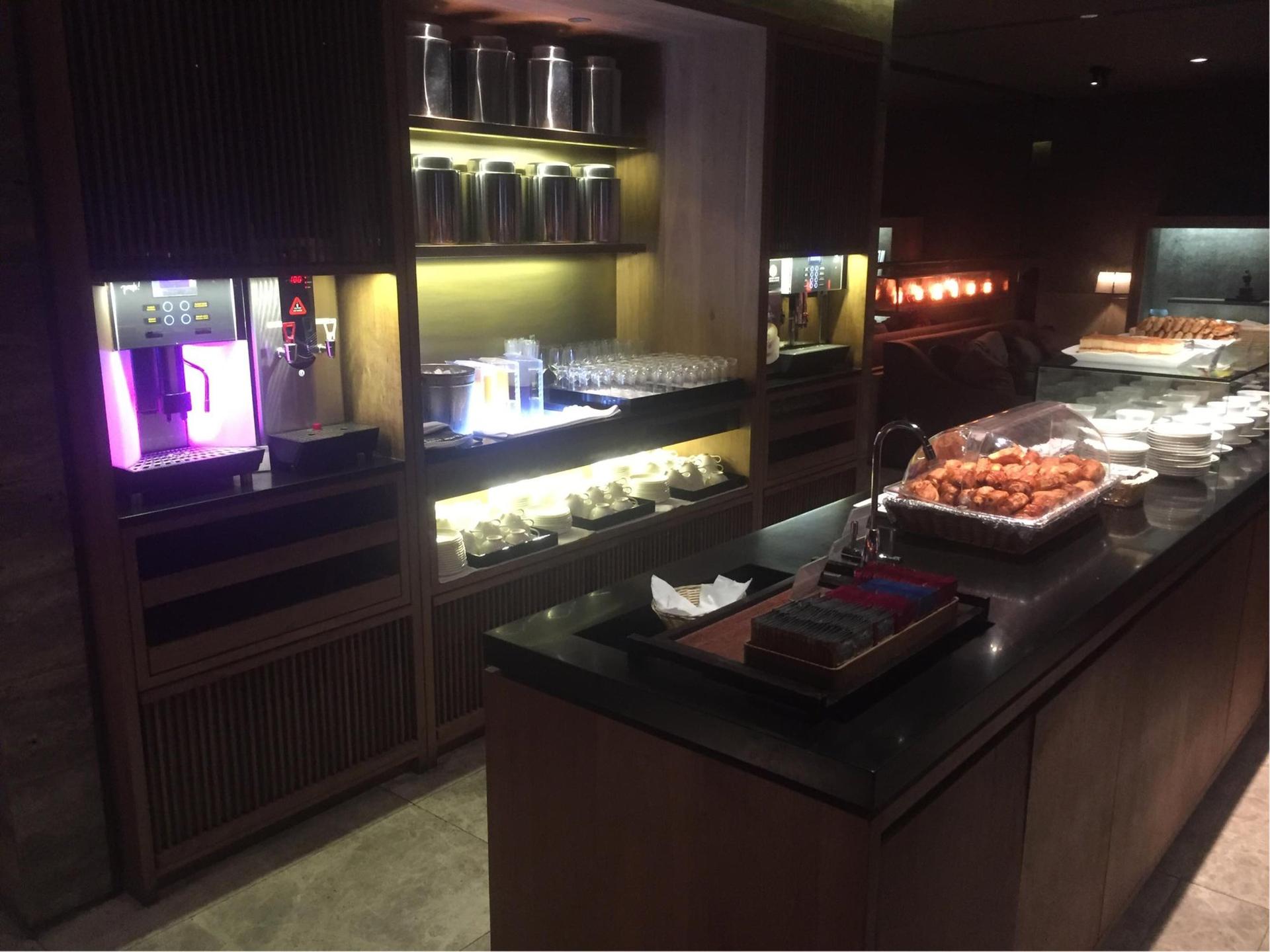 China Airlines Lounge (V1) image 9 of 44