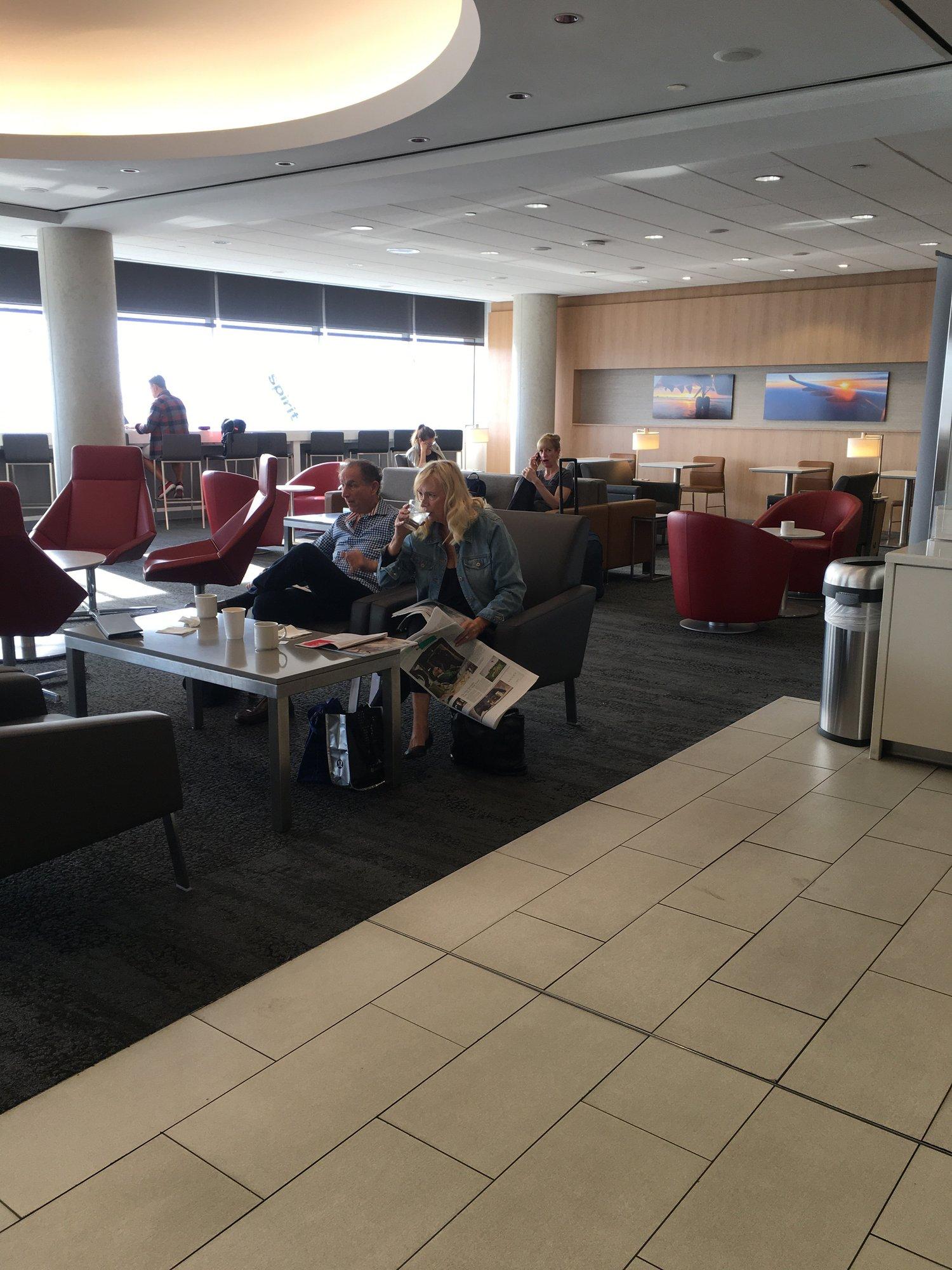American Airlines Admirals Club image 28 of 38