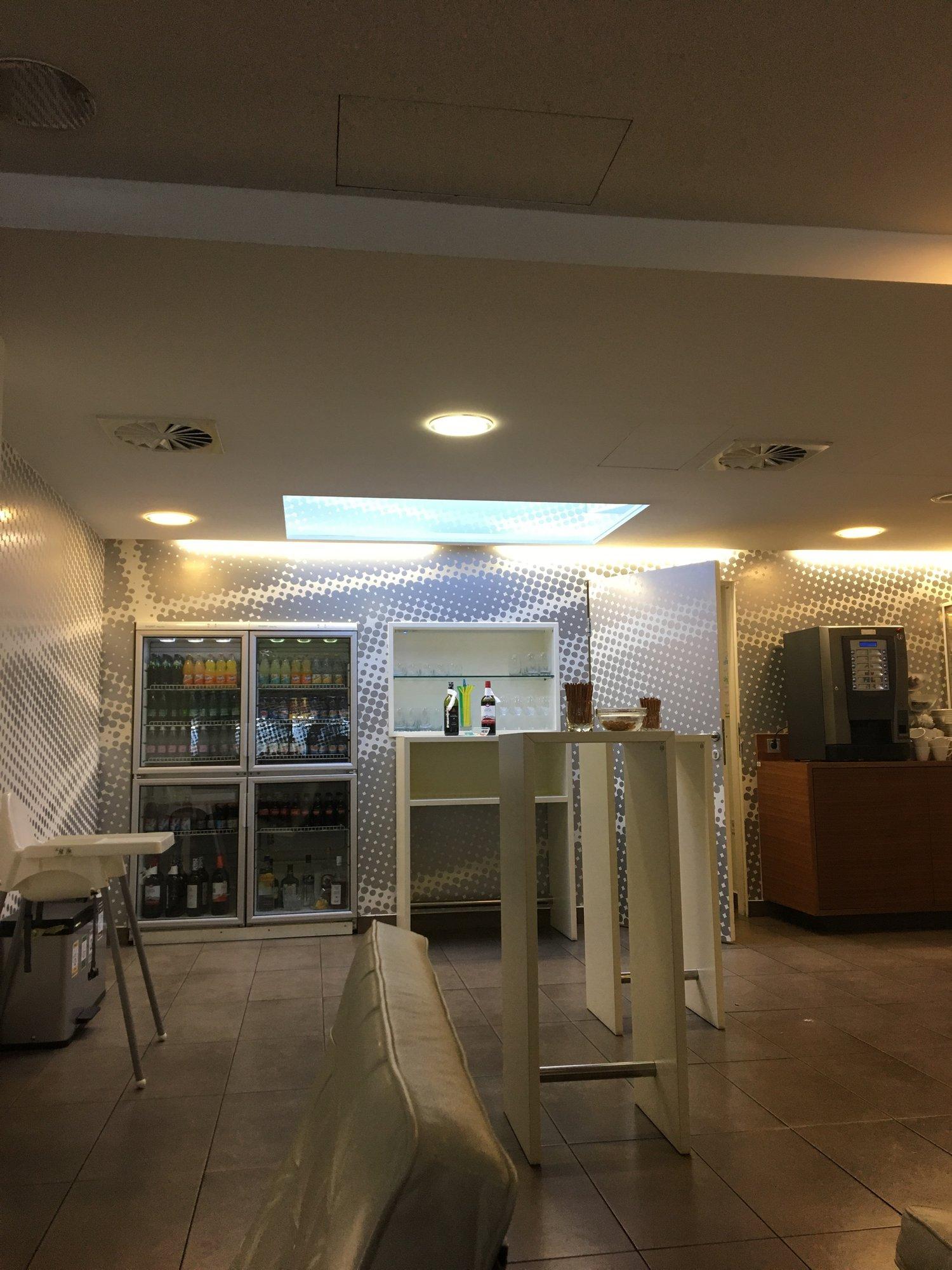 Business Lounge image 10 of 41