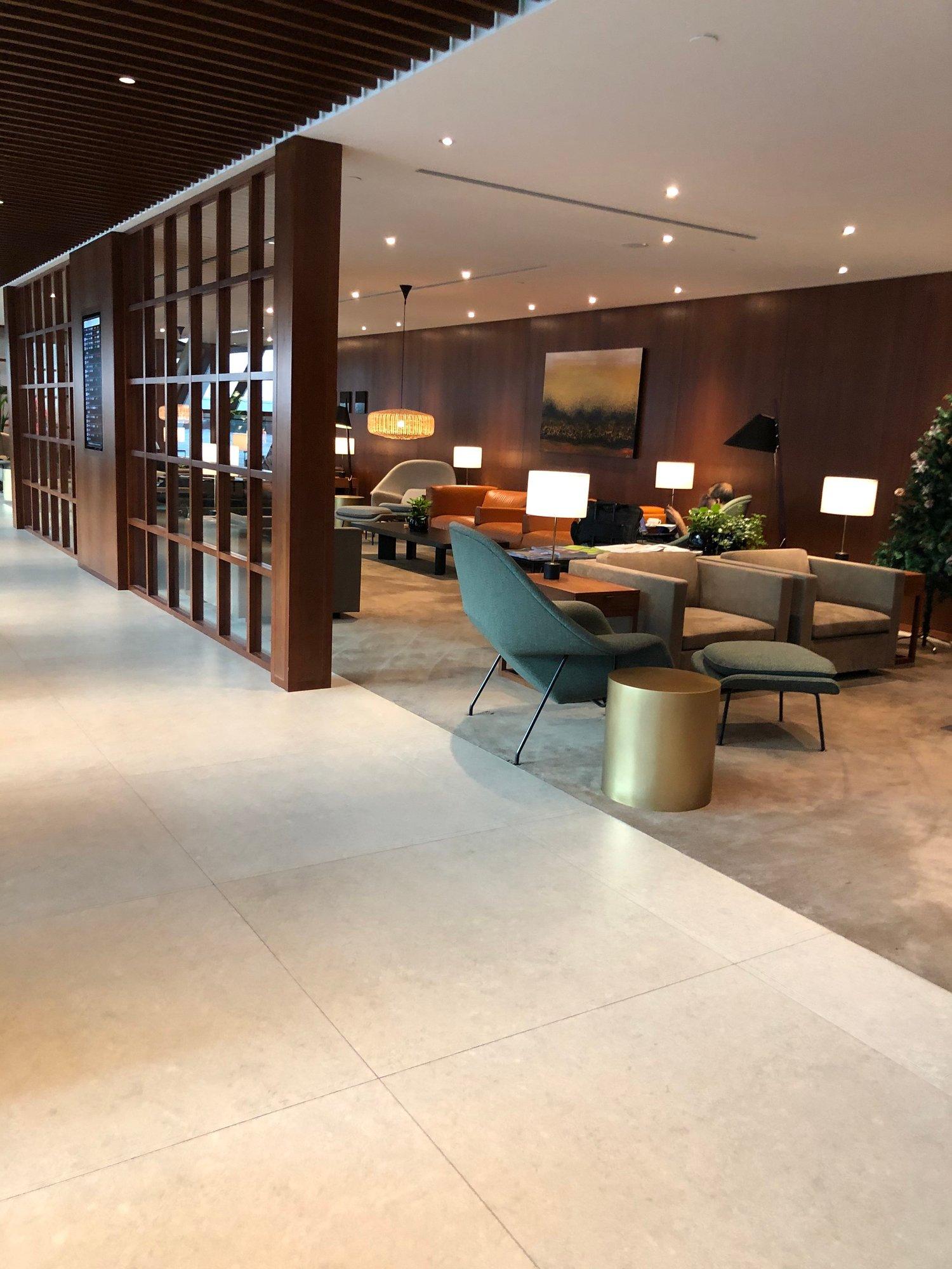 No. 68 Cathay Pacific Business Class Lounge image 6 of 7