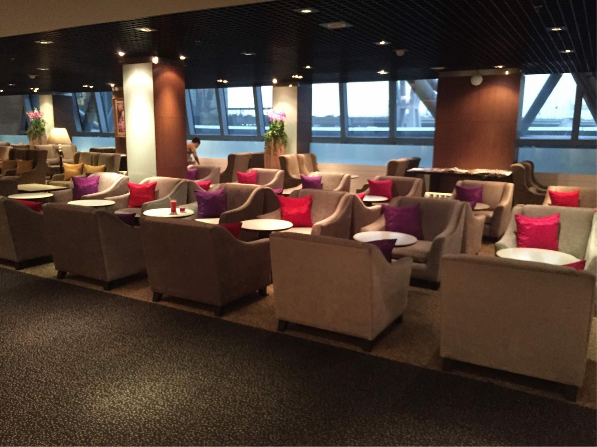 Thai Airways Royal First Class Lounge image 13 of 44