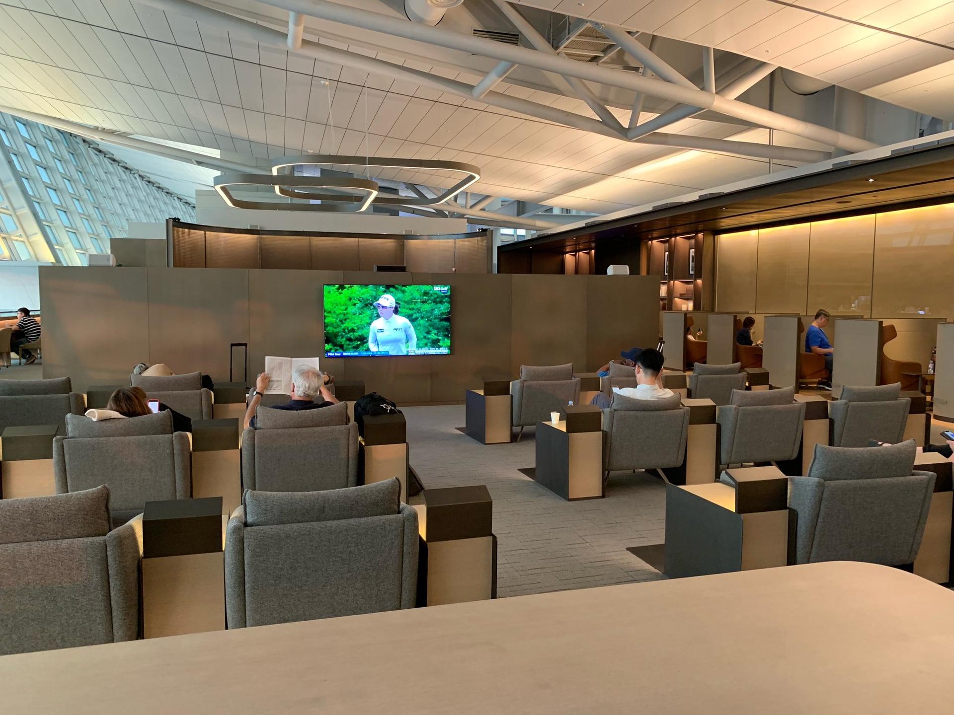 Asiana Airlines Business Class Lounge (East) image 33 of 59