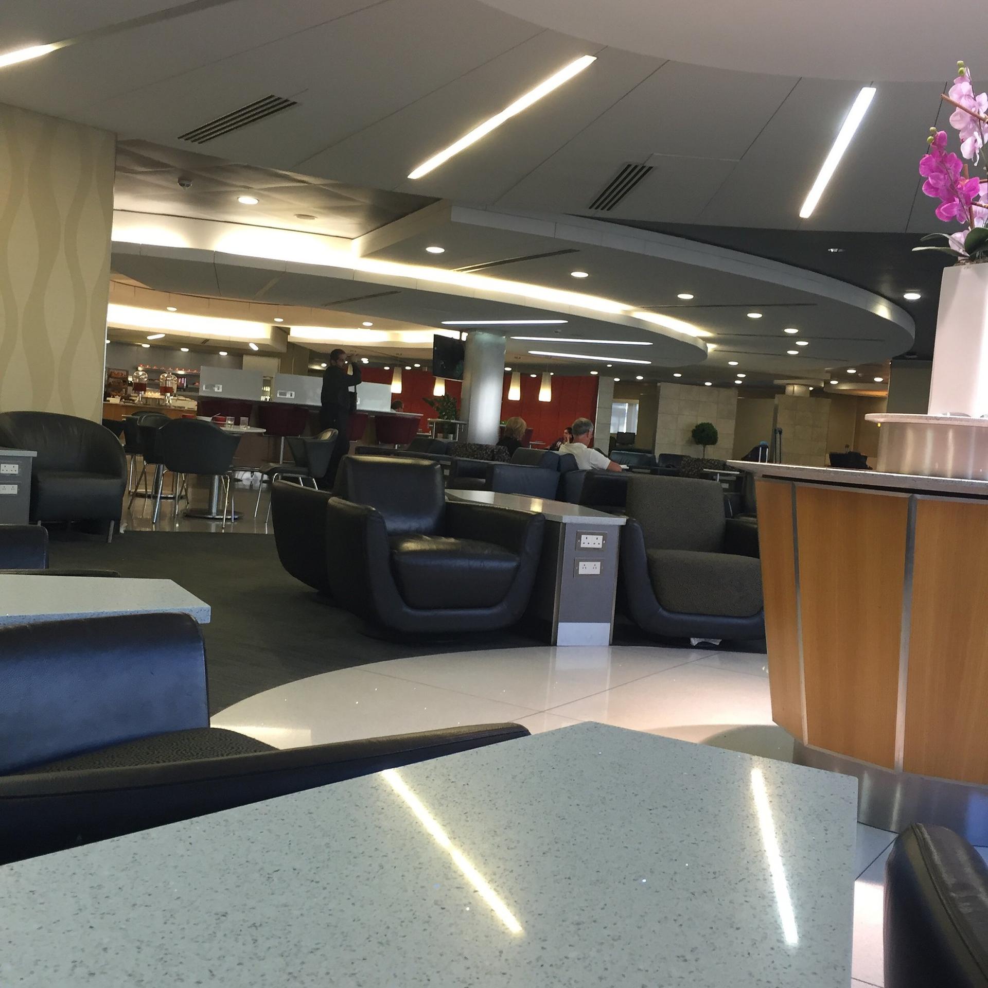 American Airlines Admirals Club image 38 of 38