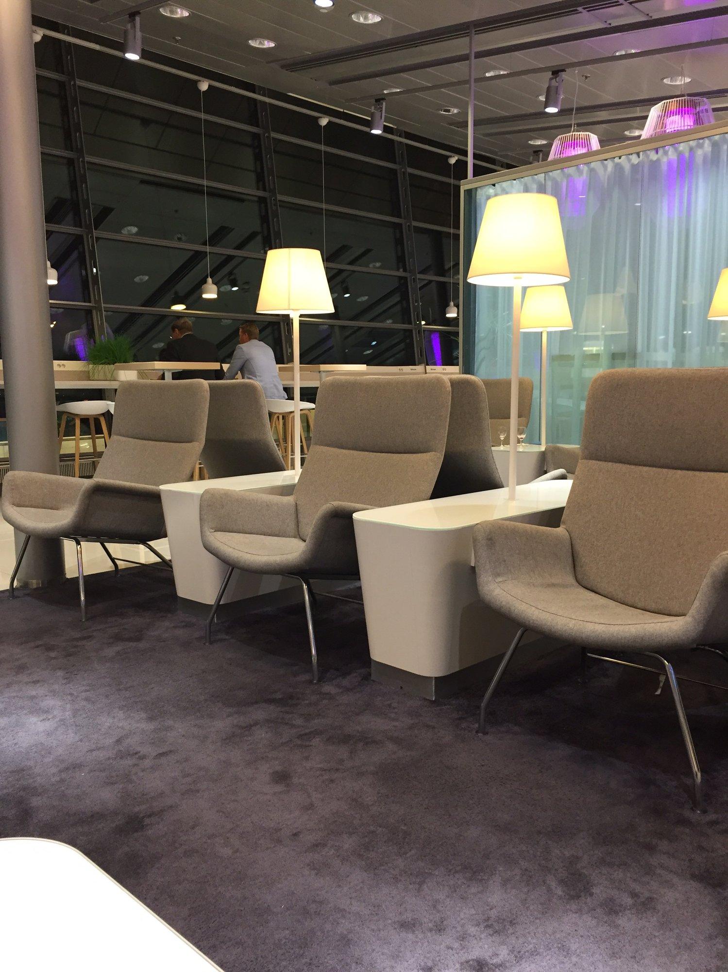 Finnair Lounge image 25 of 38