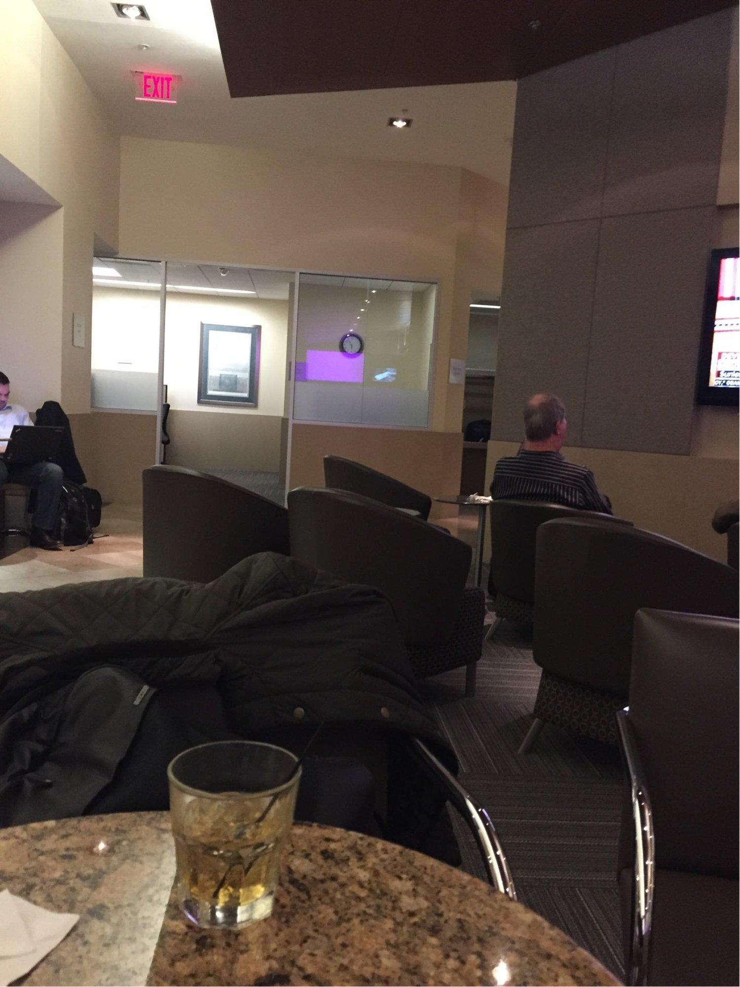 American Airlines Admirals Club image 26 of 31